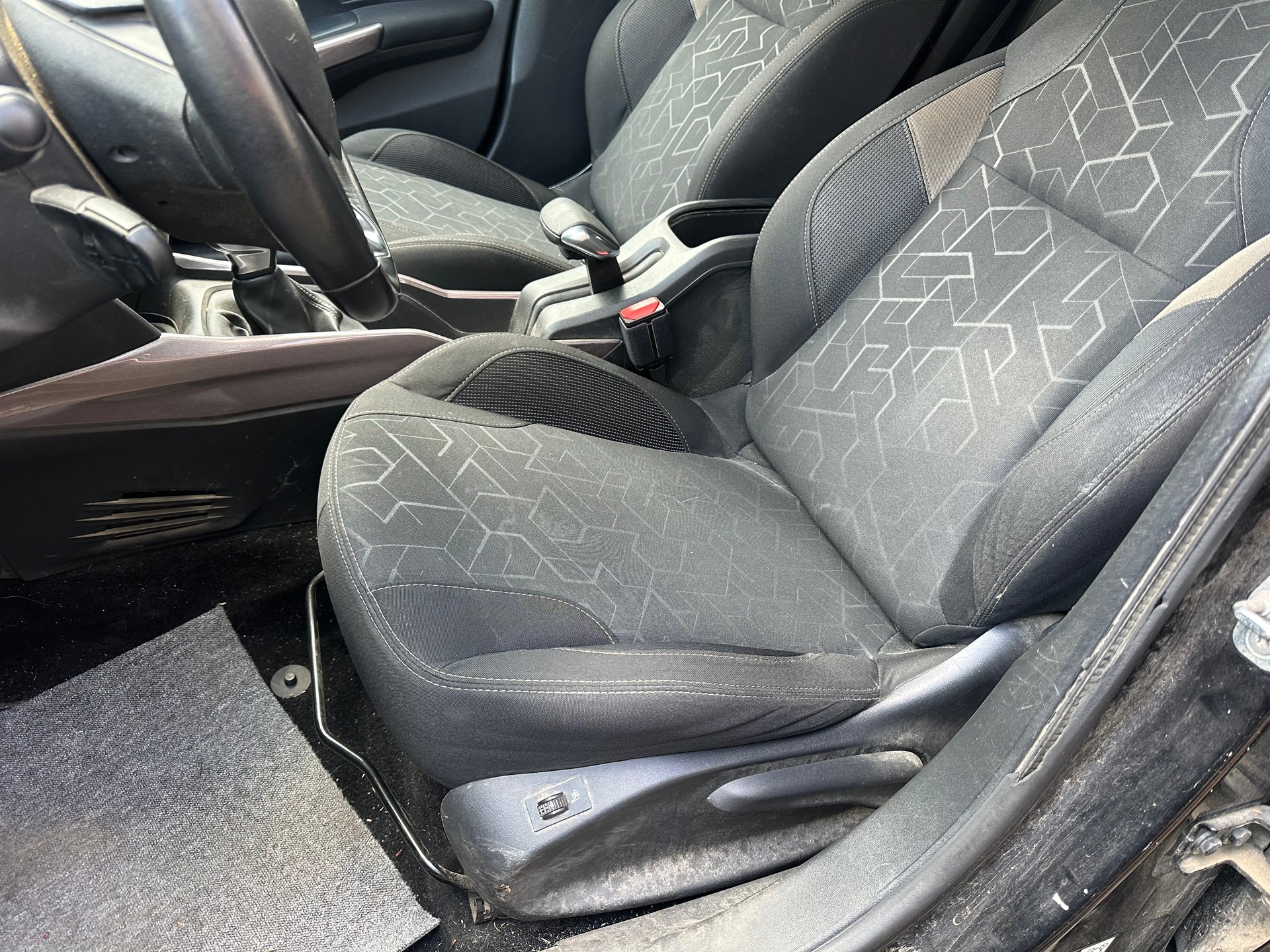 PEUGEOT 2008 1.2 VTI Style-image-2