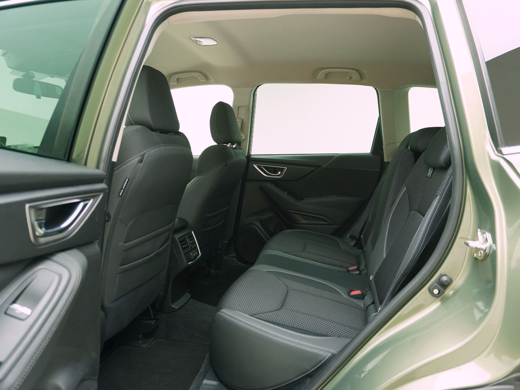 SUBARU Forester Station 2.0i e-Boxer Swiss Plus-image-10