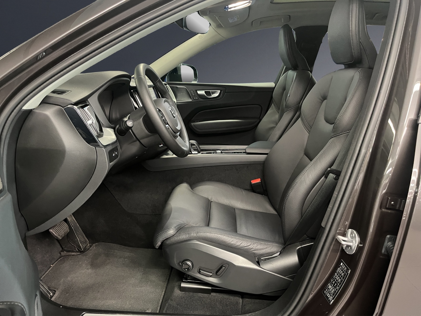 VOLVO XC60 T6 eAWD Ultim Dark-image-5