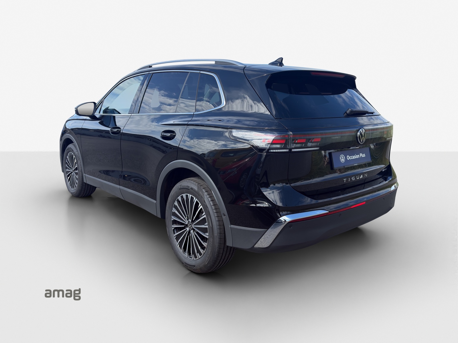 VW Tiguan 2.0 TSI DSG Elegance 4Motion-image-2