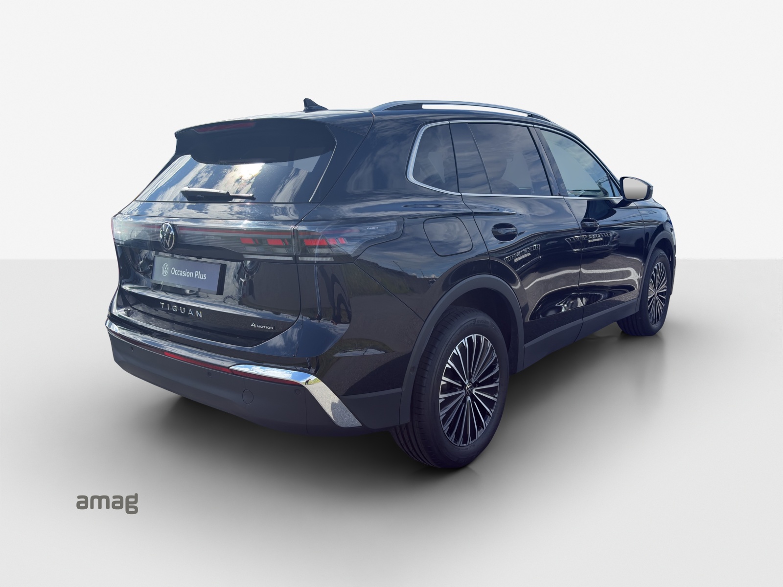 VW Tiguan 2.0 TSI DSG Elegance 4Motion-image-3