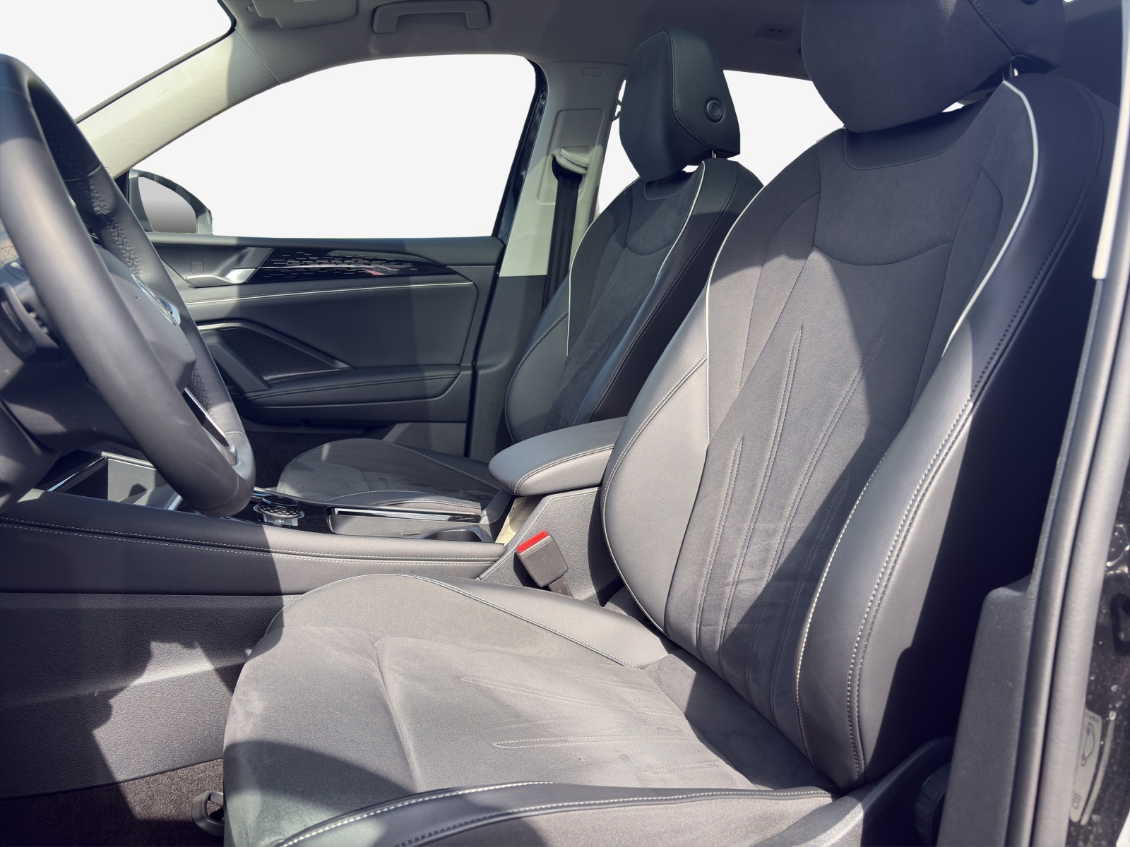 VW Tiguan 2.0 TSI DSG Elegance 4Motion-image-6