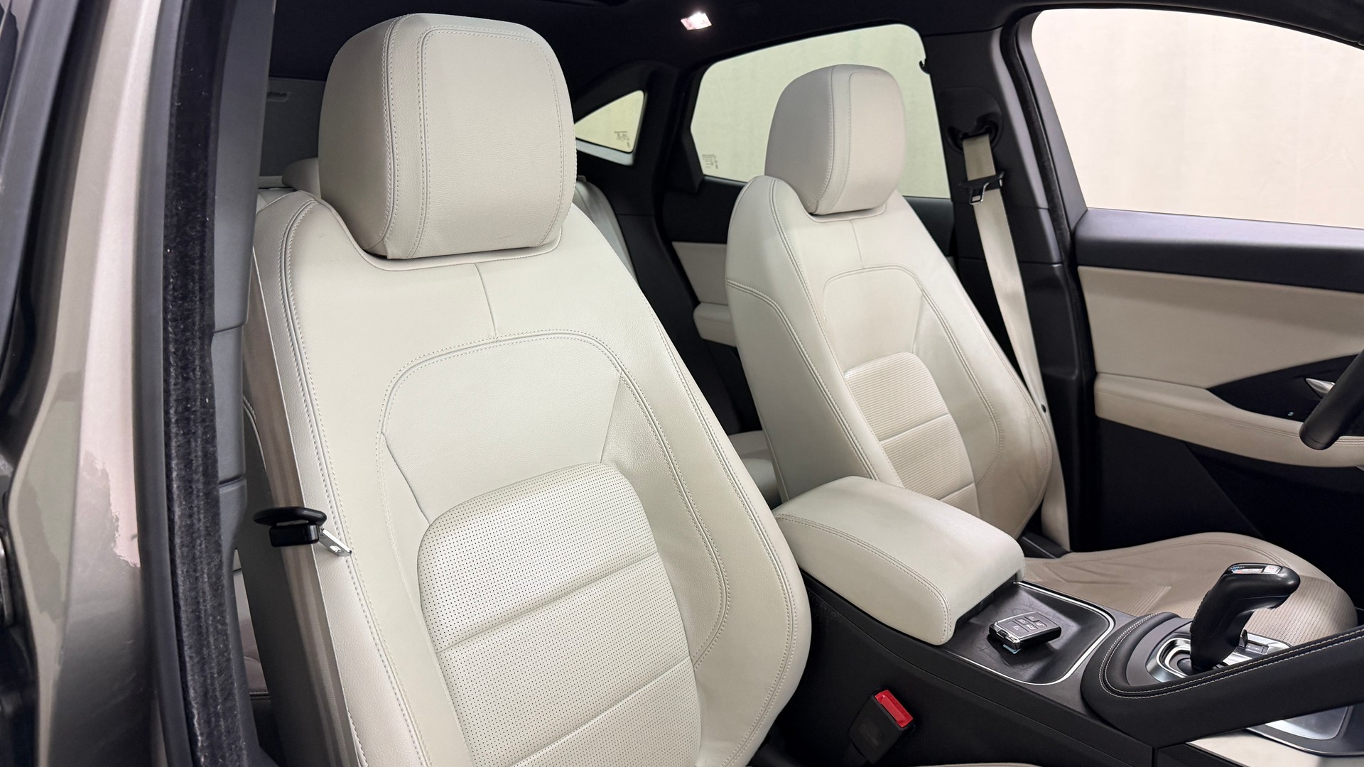 JAGUAR E-Pace 2.0d D240 R-Dynamic HSE AWD Automatik-image-11