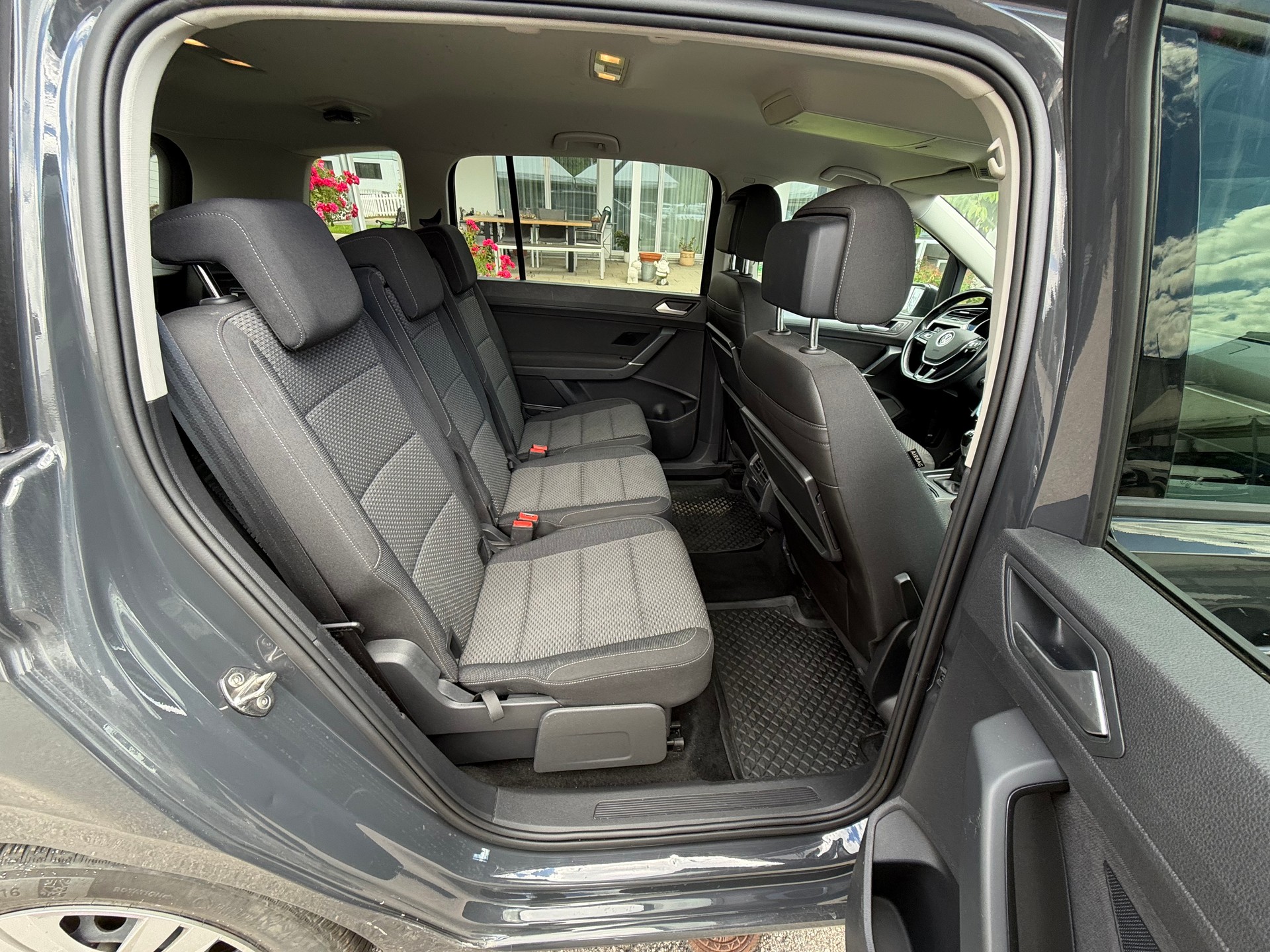 VW Touran 2.0 TDI BlueMotion Technology Comfortline-image-12