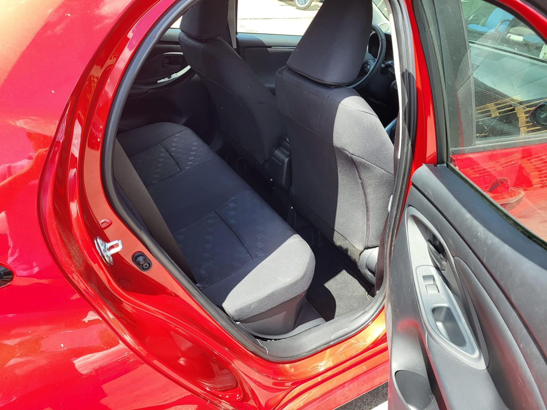 TOYOTA Yaris 1.5 Comfort e-CVT-image-7