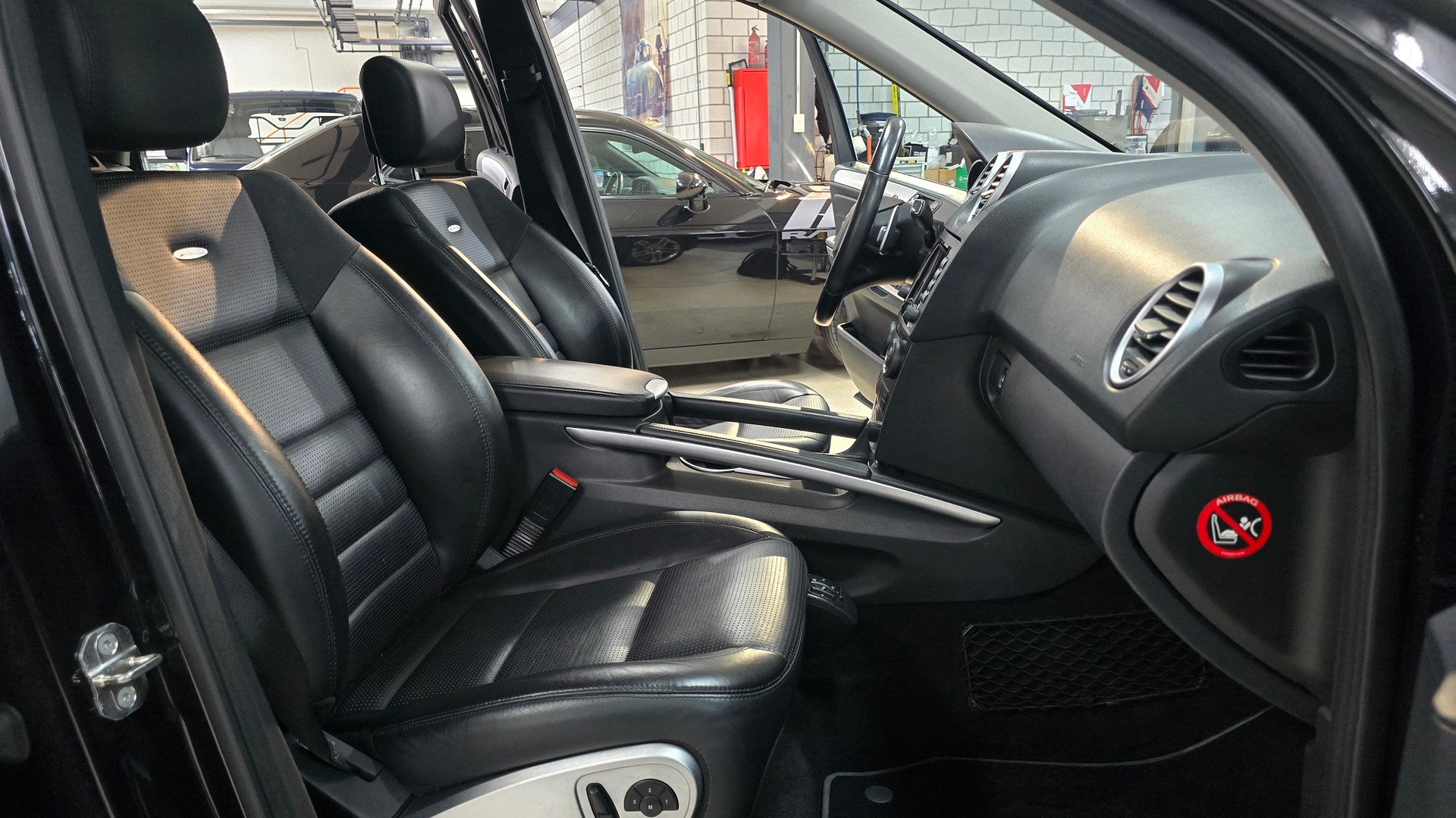 MERCEDES-BENZ ML 63 AMG 4Matic 7G-Tronic-image-22