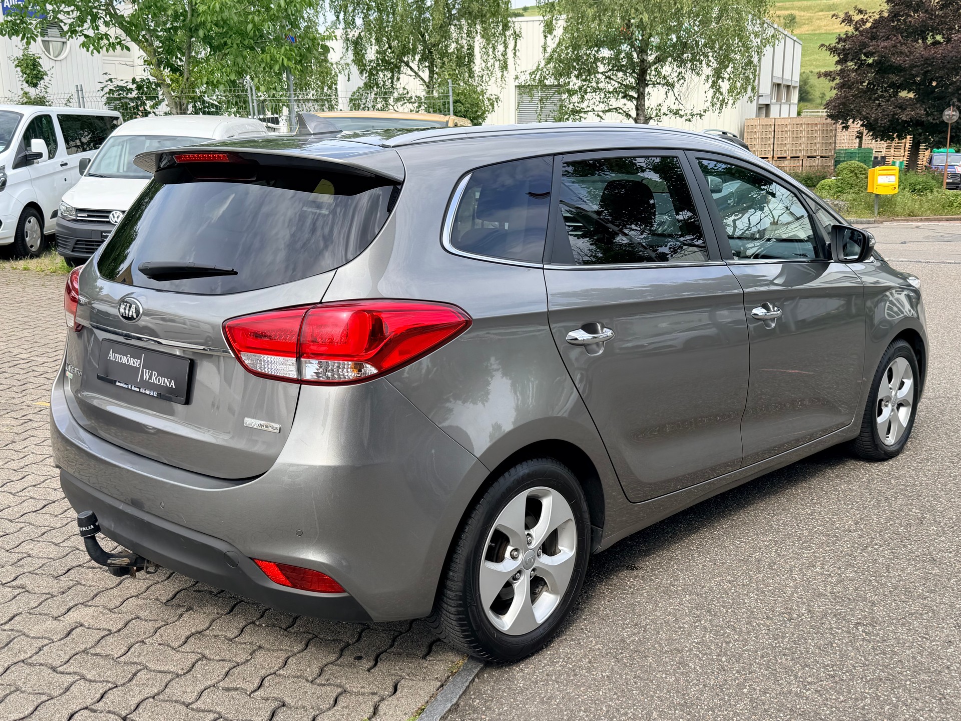 KIA Carens 1.7 CRDi Swiss Eco Edition DCT-image-2