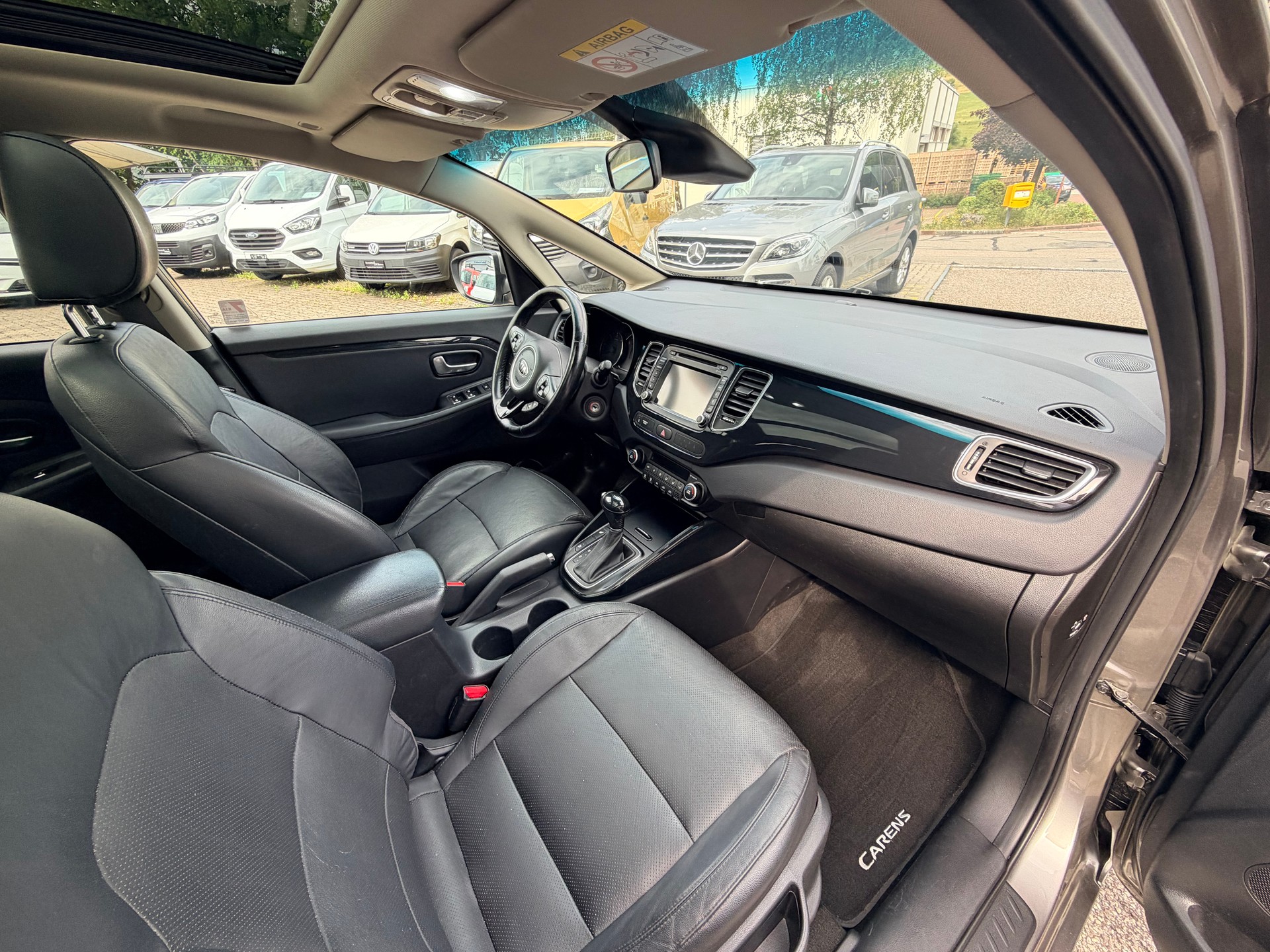 KIA Carens 1.7 CRDi Swiss Eco Edition DCT-image-9