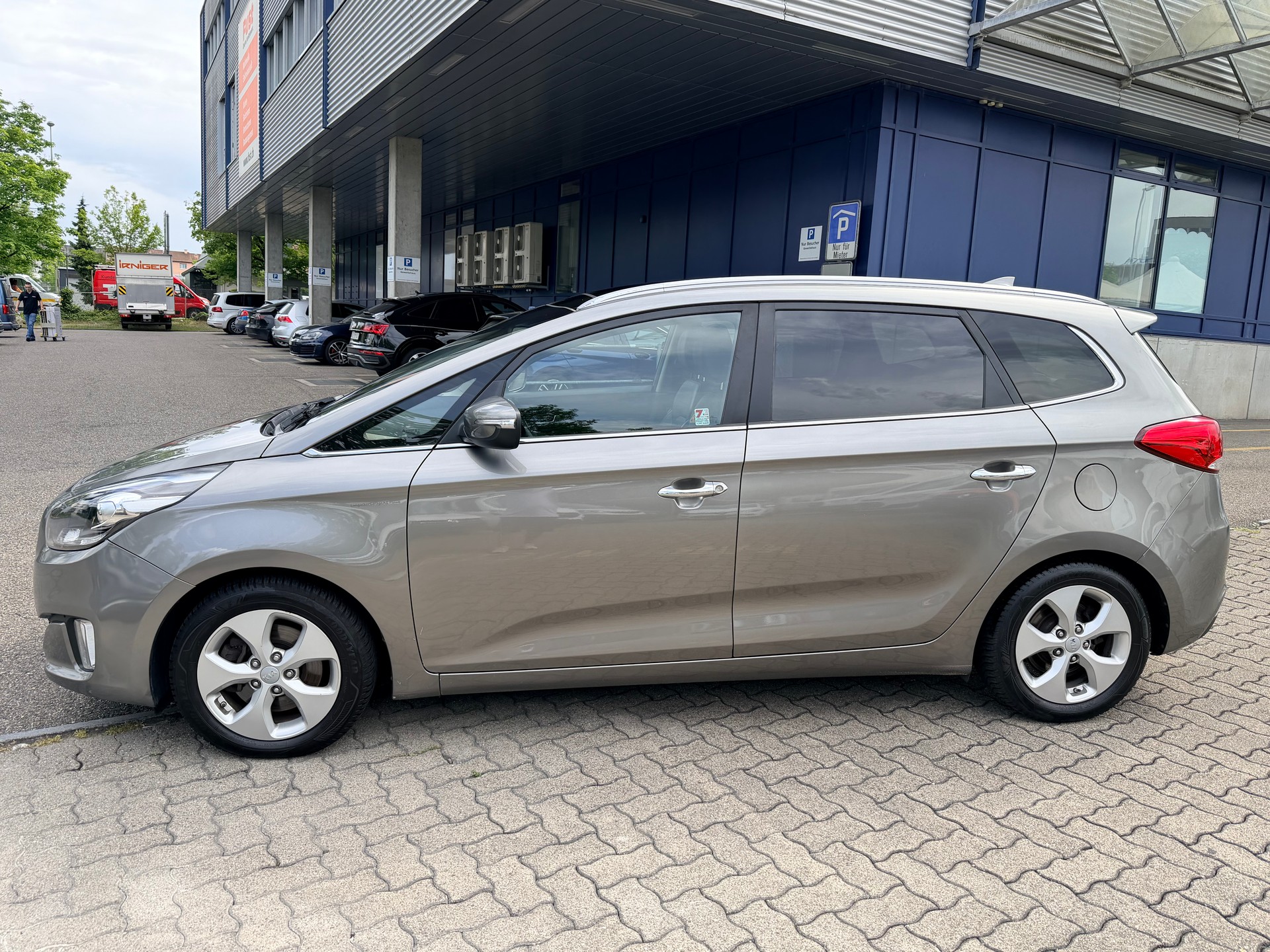 KIA Carens 1.7 CRDi Swiss Eco Edition DCT-image-5