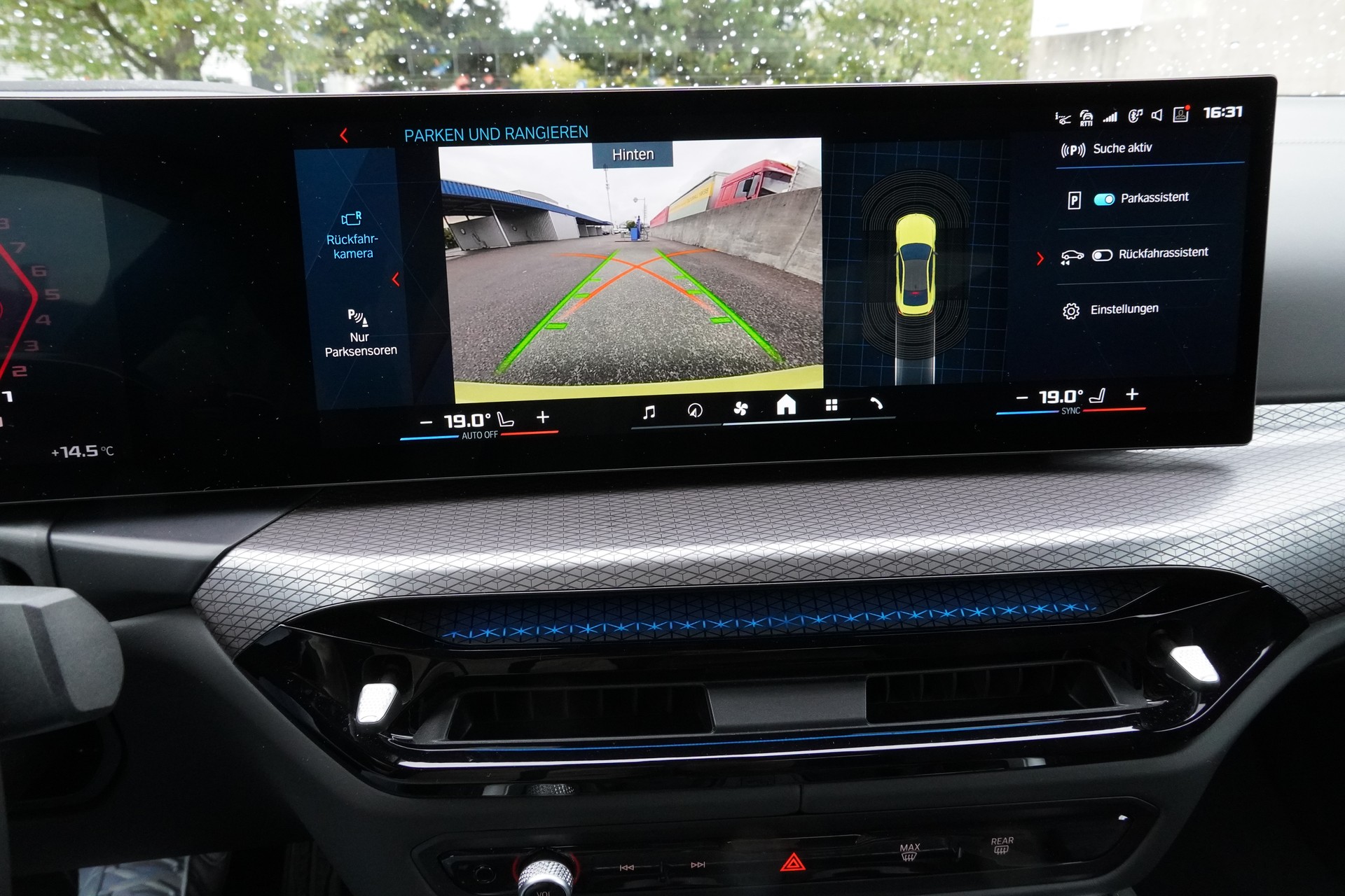 BMW M4 Coupé Competition M xDrive-image-10