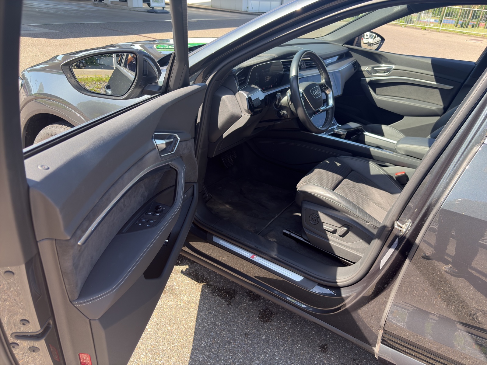 AUDI e-tron Sportback 50 Advanced quattro-image-4