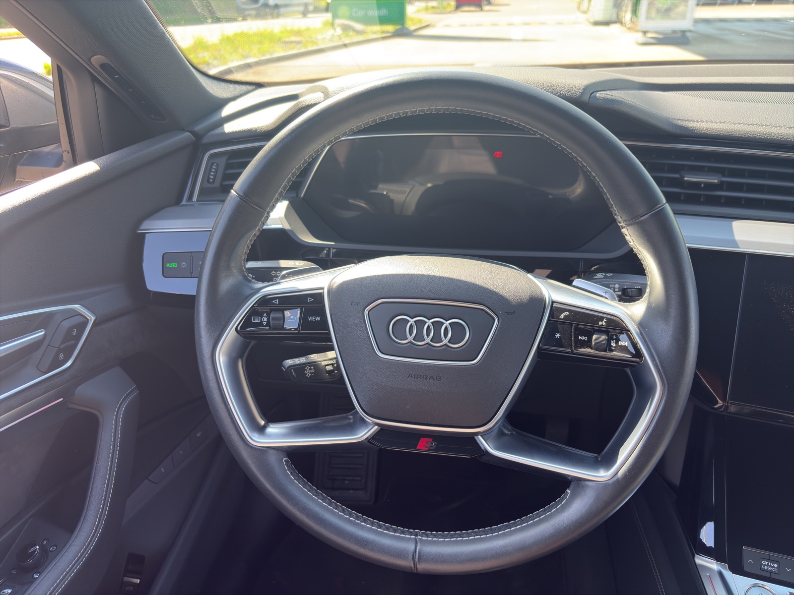 AUDI e-tron Sportback 50 Advanced quattro-image-11
