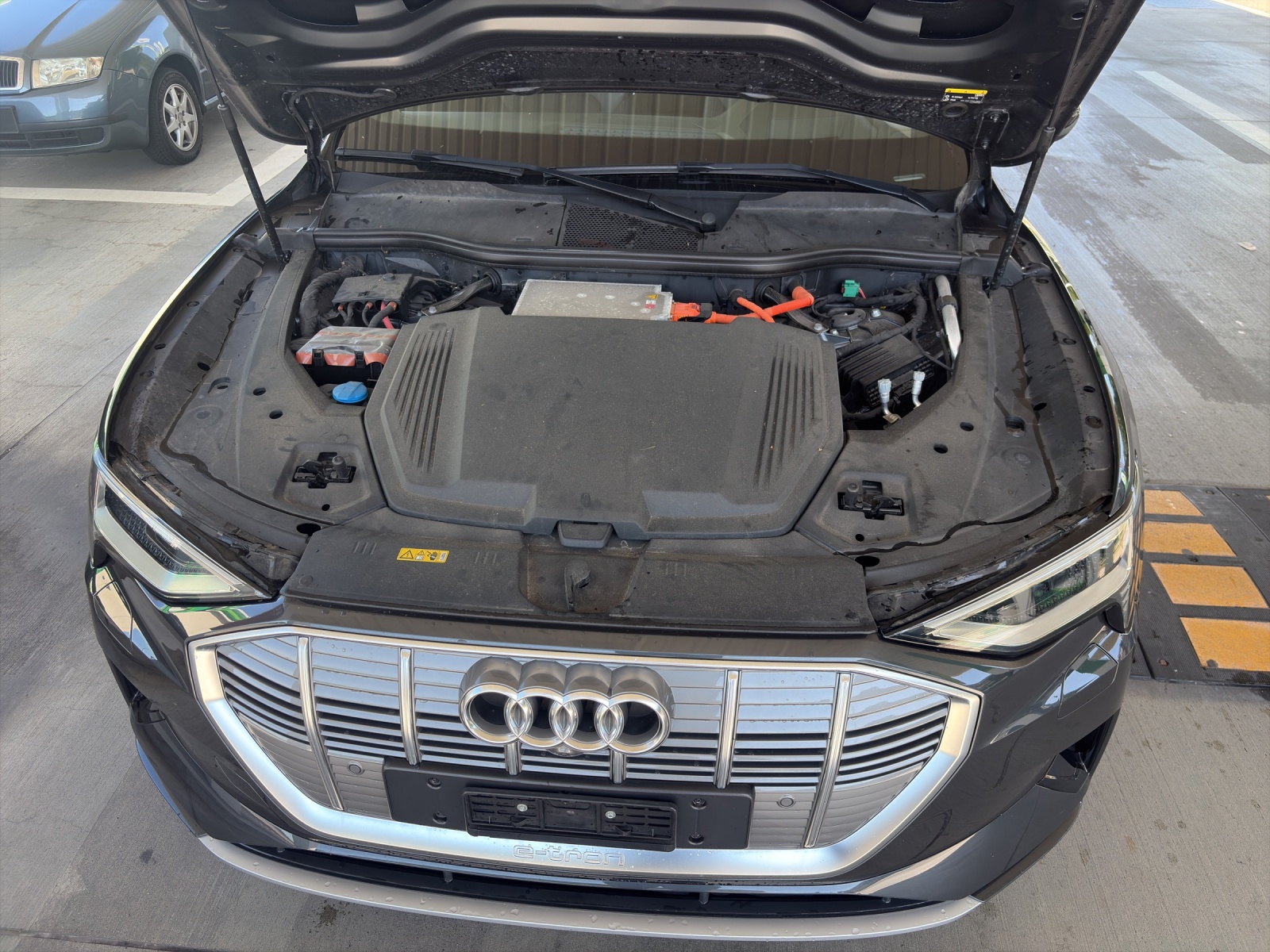 AUDI e-tron Sportback 50 Advanced quattro-image-18