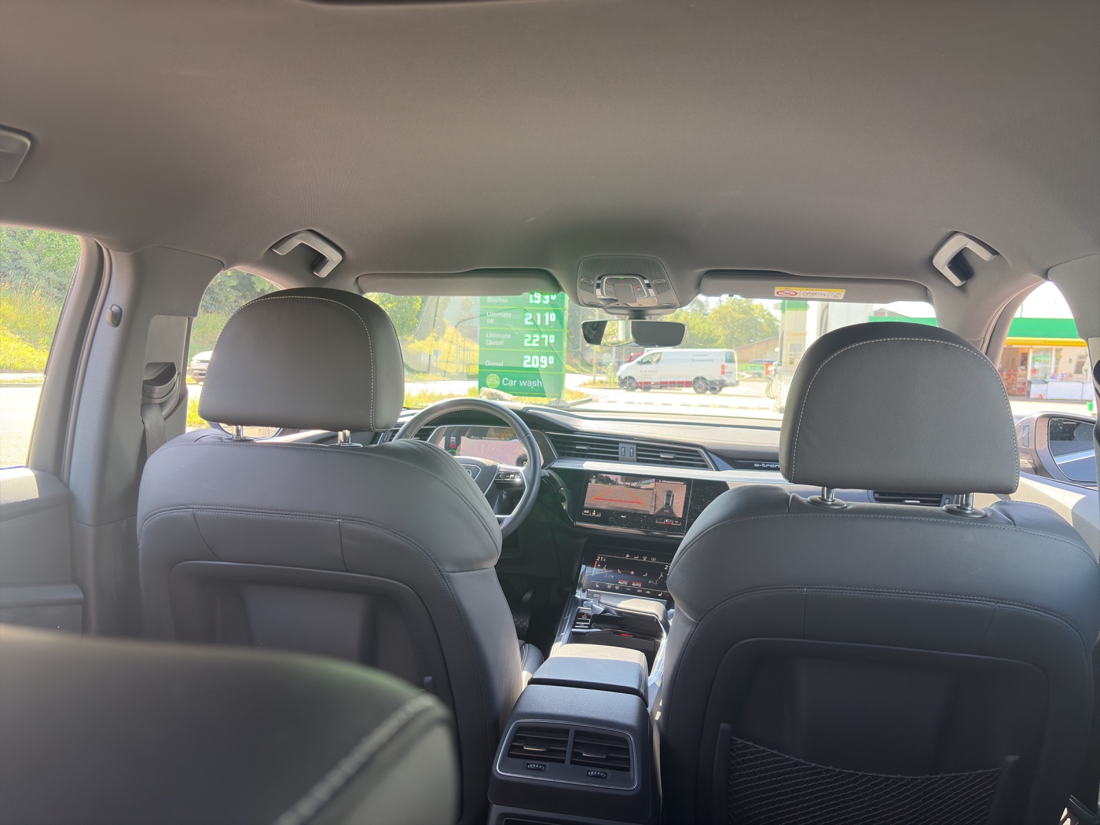 AUDI e-tron Sportback 50 Advanced quattro-image-8