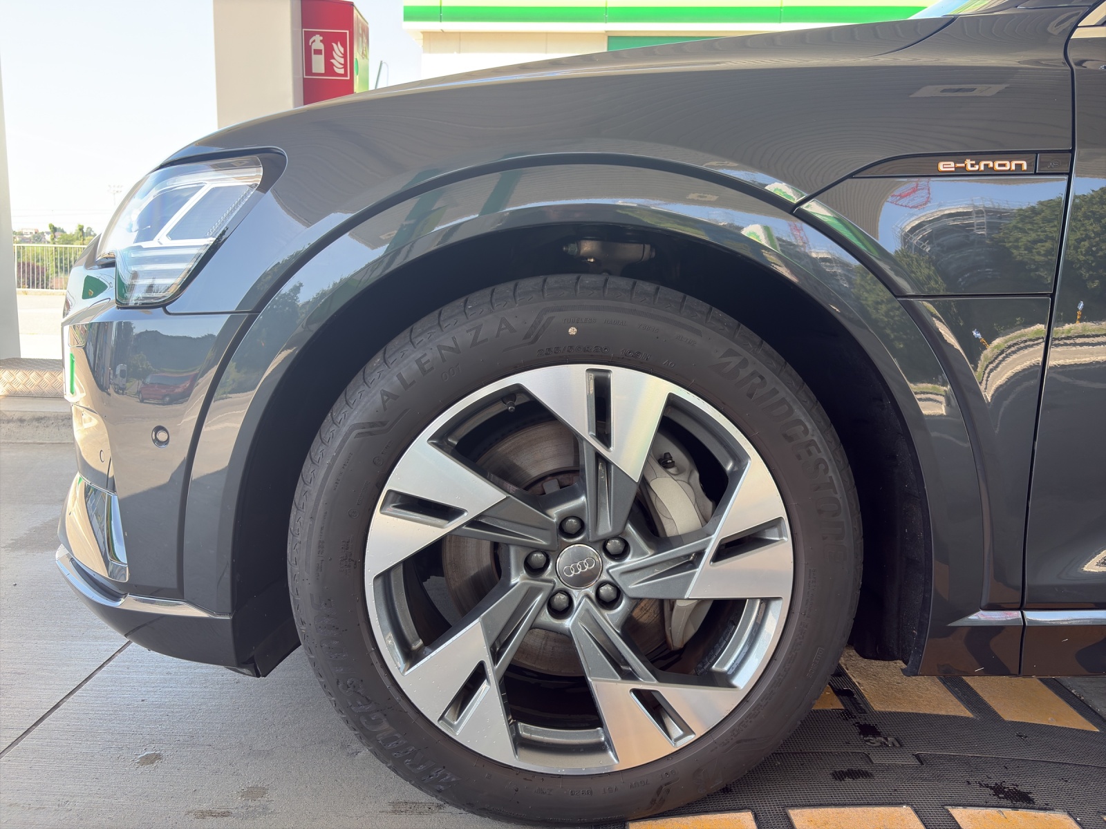 AUDI e-tron Sportback 50 Advanced quattro-image-13
