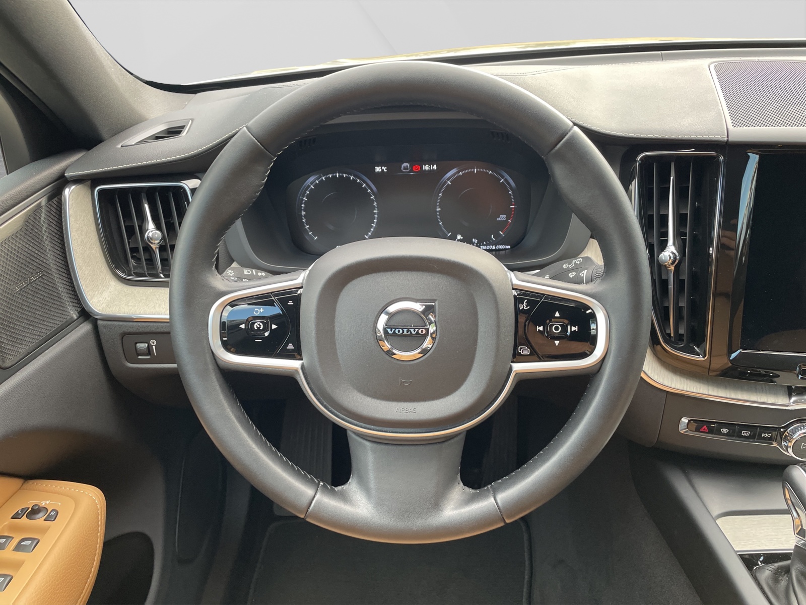 VOLVO XC60 2.0 D4 Inscription AWD-image-11
