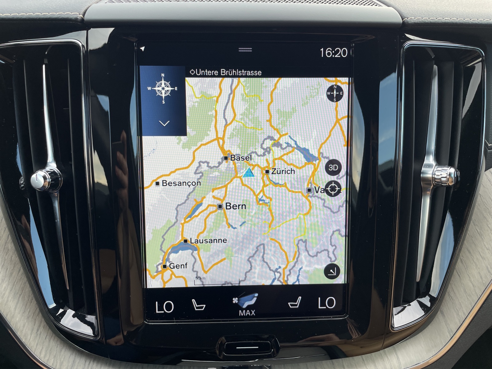 VOLVO XC60 2.0 D4 Inscription AWD-image-16