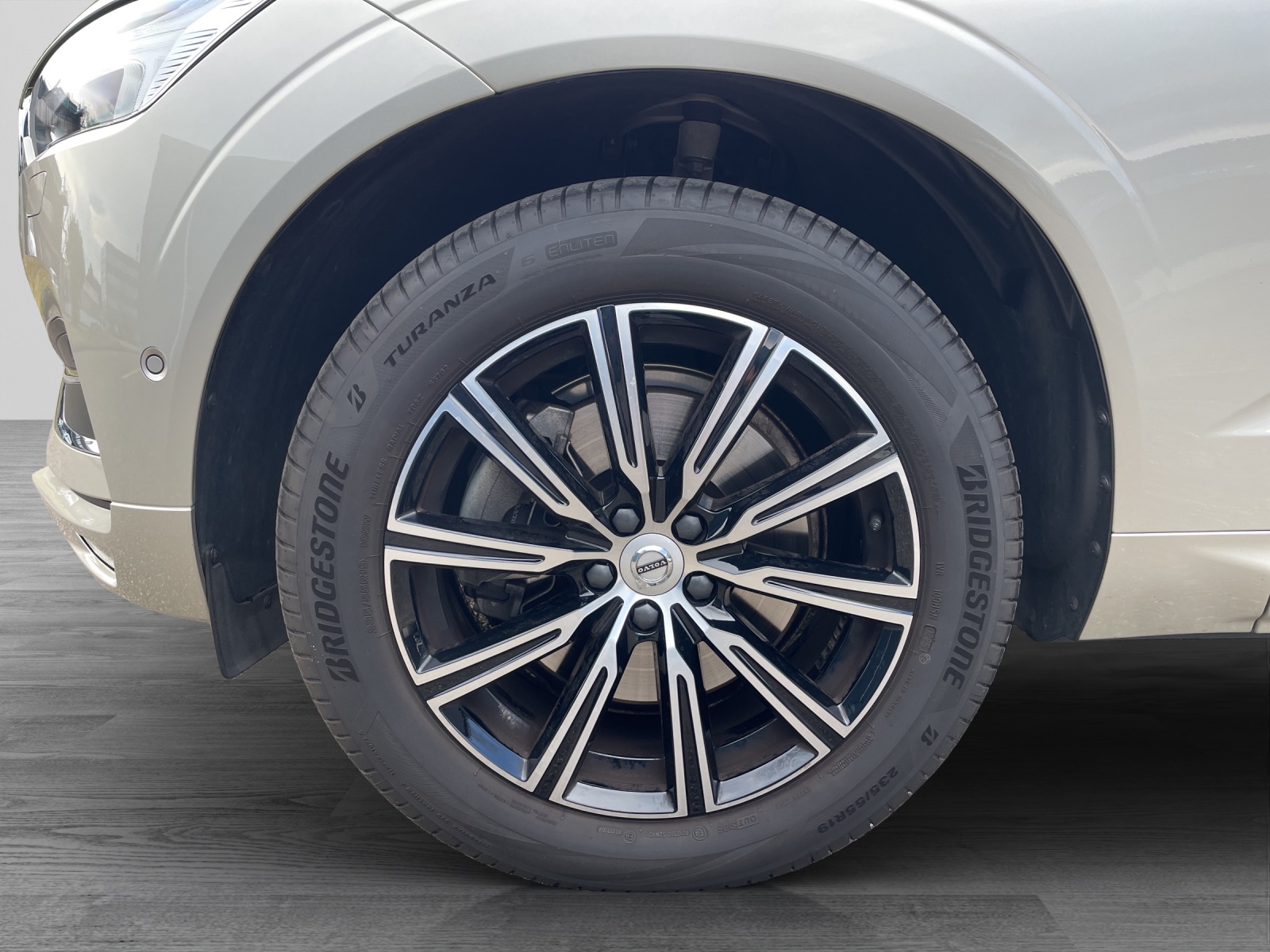 VOLVO XC60 2.0 D4 Inscription AWD-image-8