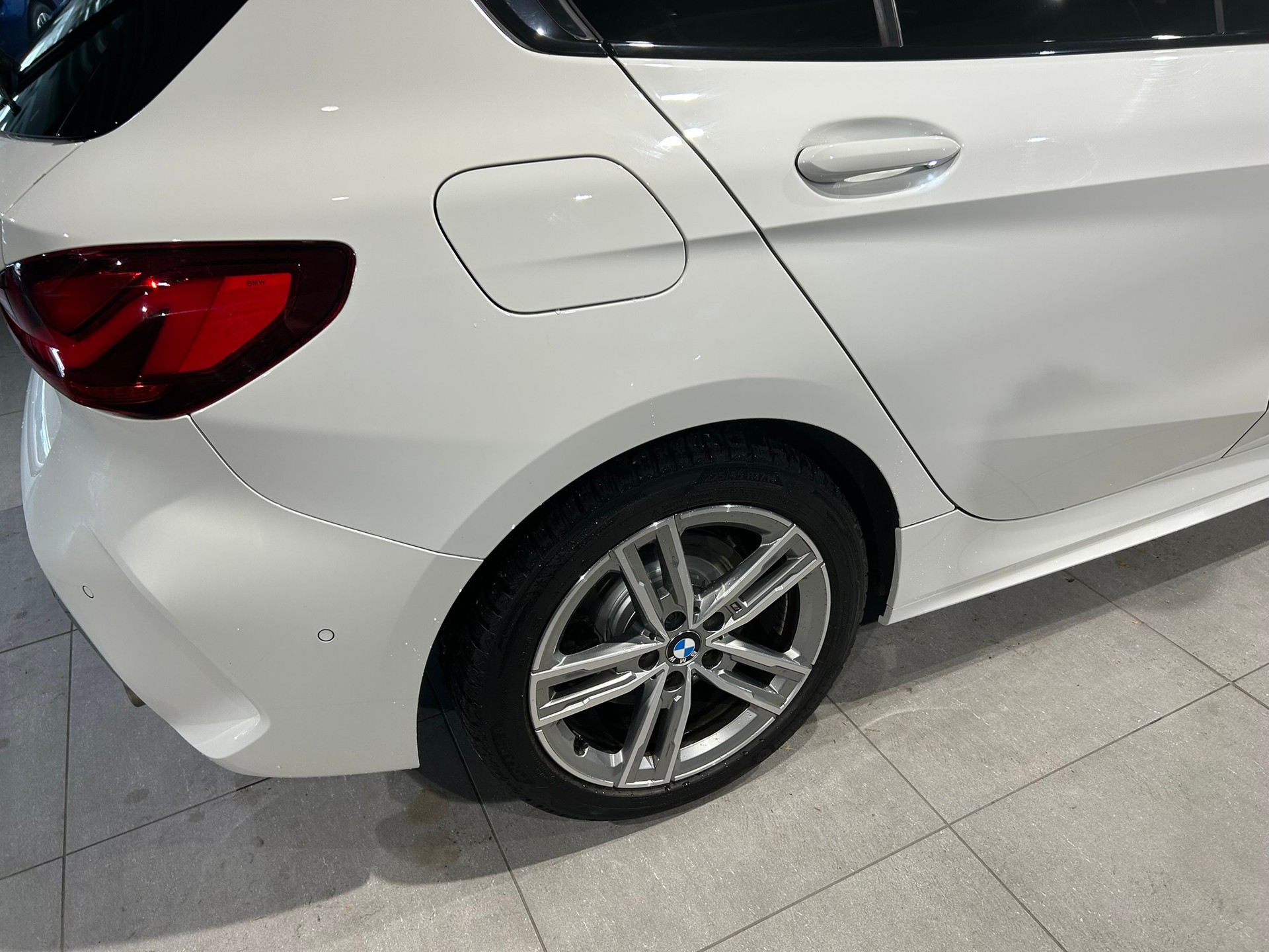 BMW 120i Pure M Sport Steptronic-image-18