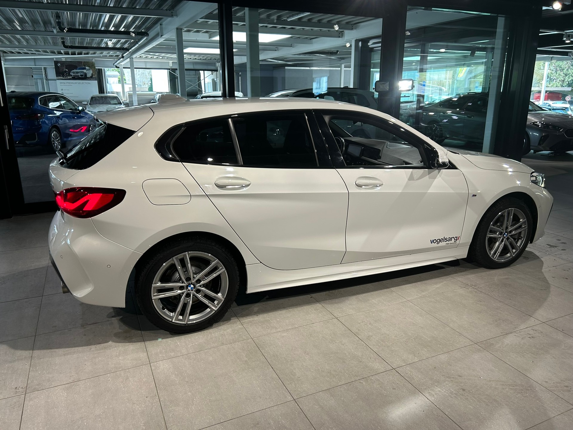 BMW 120i Pure M Sport Steptronic-image-6