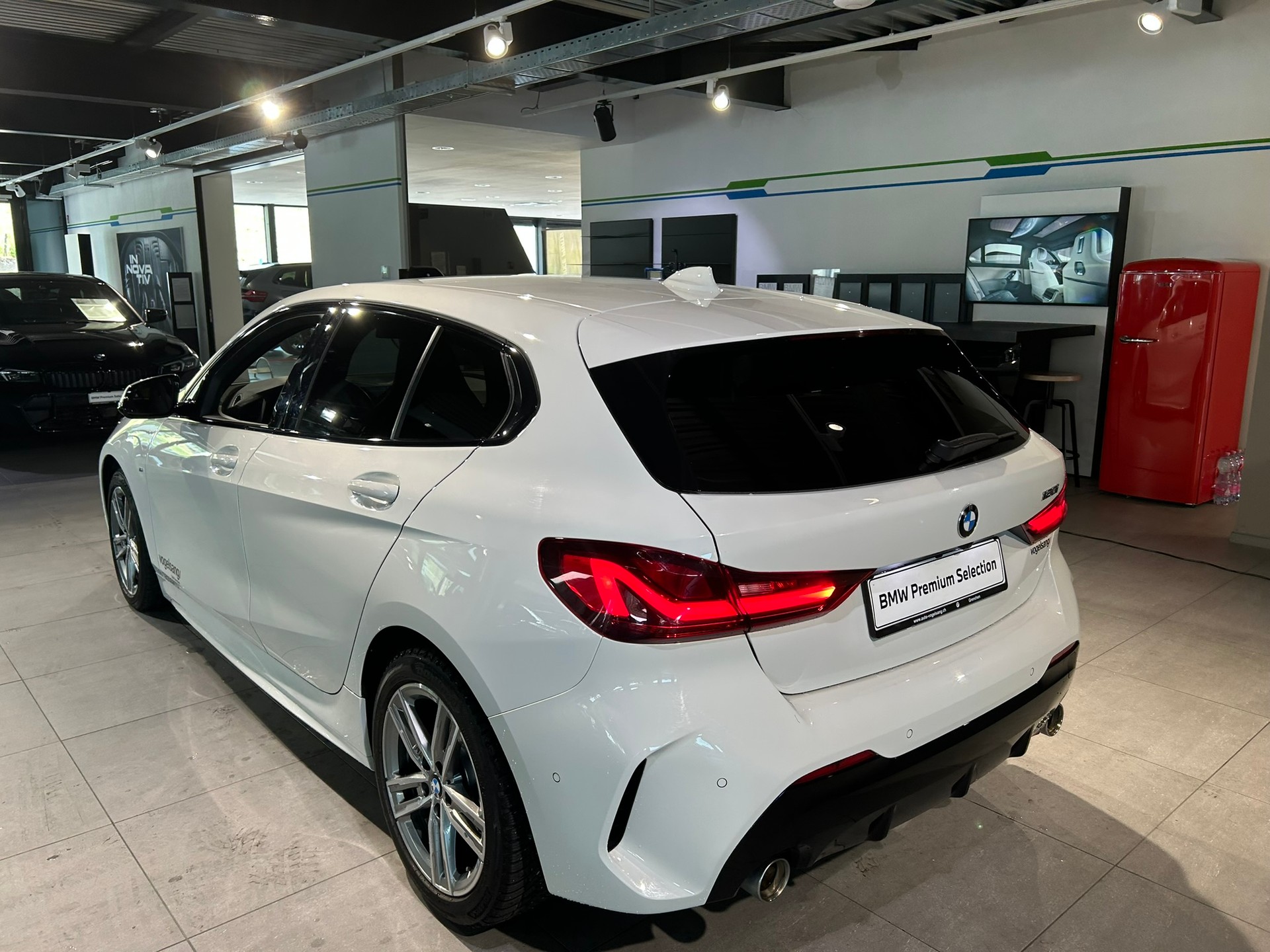 BMW 120i Pure M Sport Steptronic-image-10