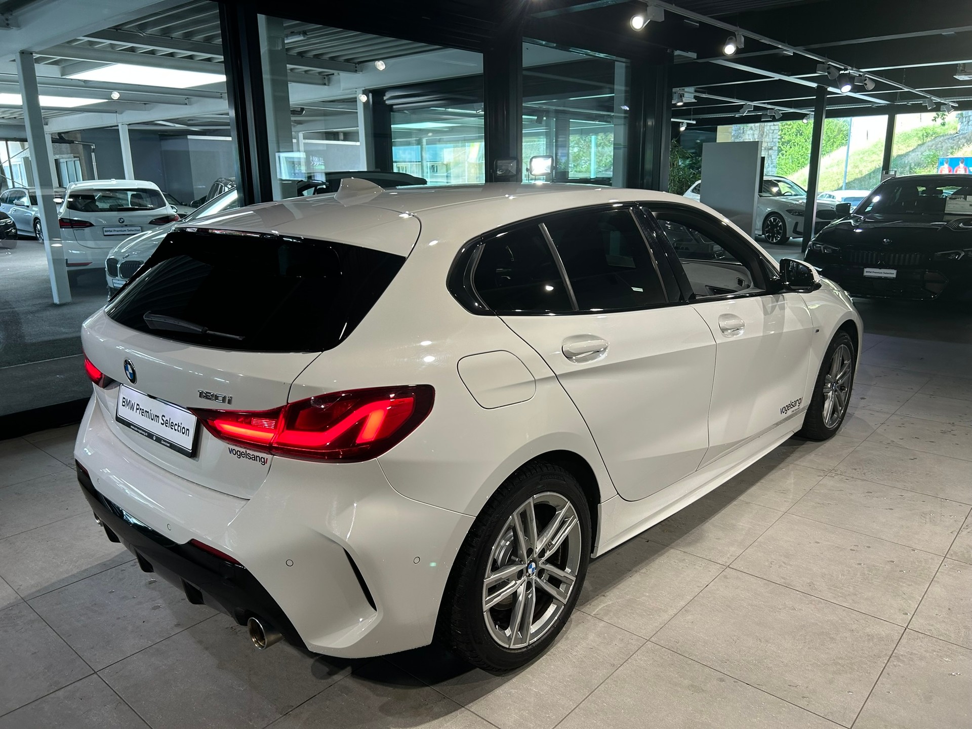 BMW 120i Pure M Sport Steptronic-image-8
