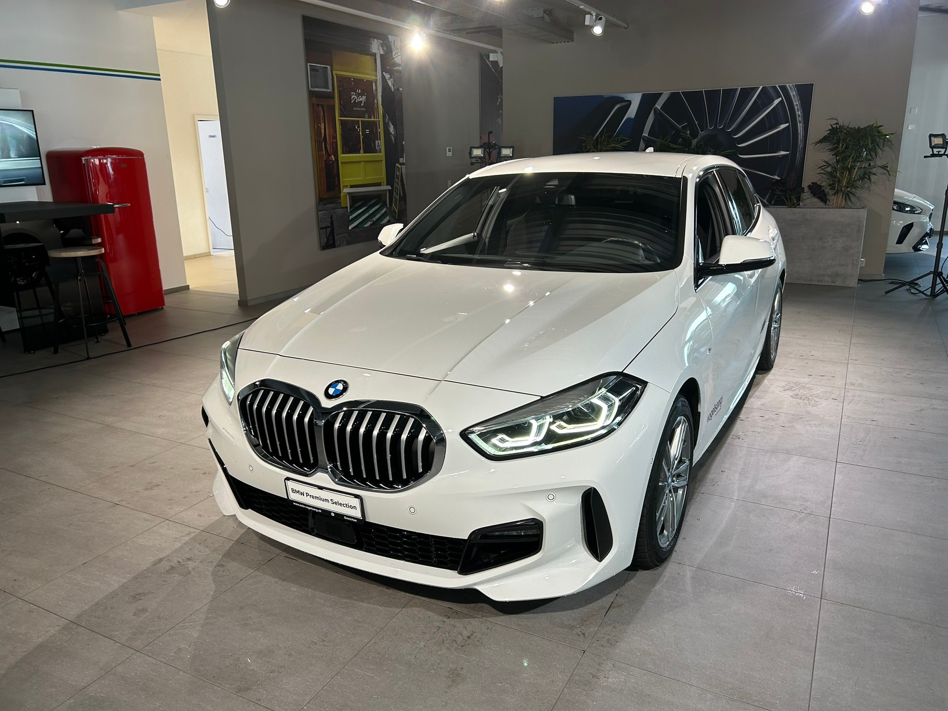 BMW 120i Pure M Sport Steptronic-image-4