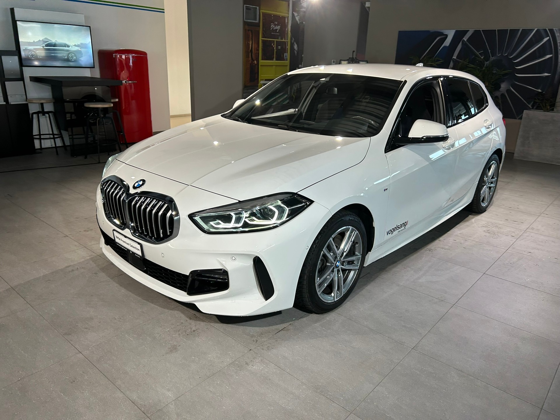 BMW 120i Pure M Sport Steptronic-image-5