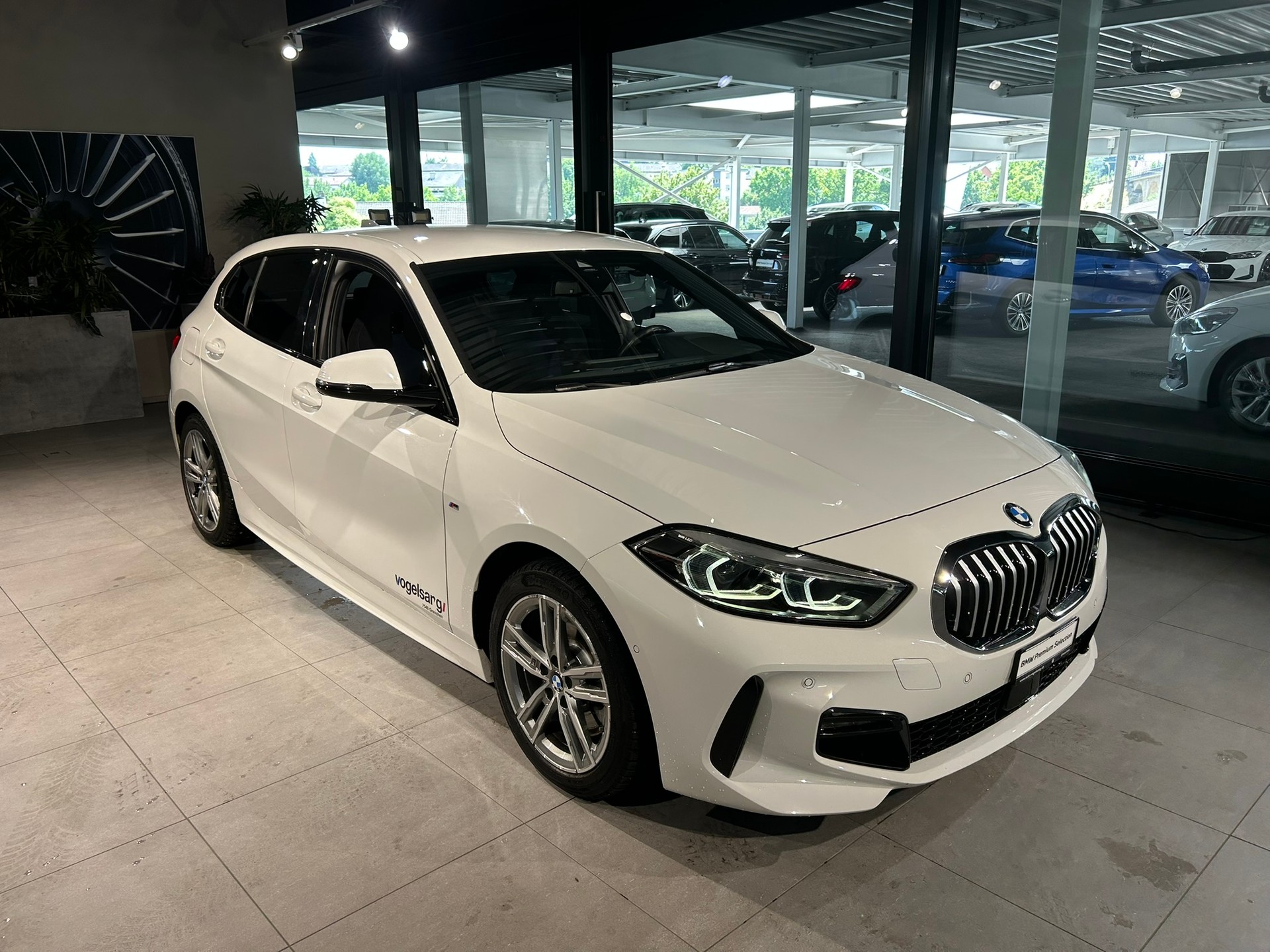 BMW 120i Pure M Sport Steptronic-image-1