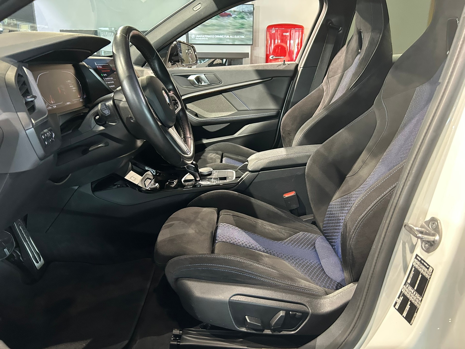 BMW 120i Pure M Sport Steptronic-image-25