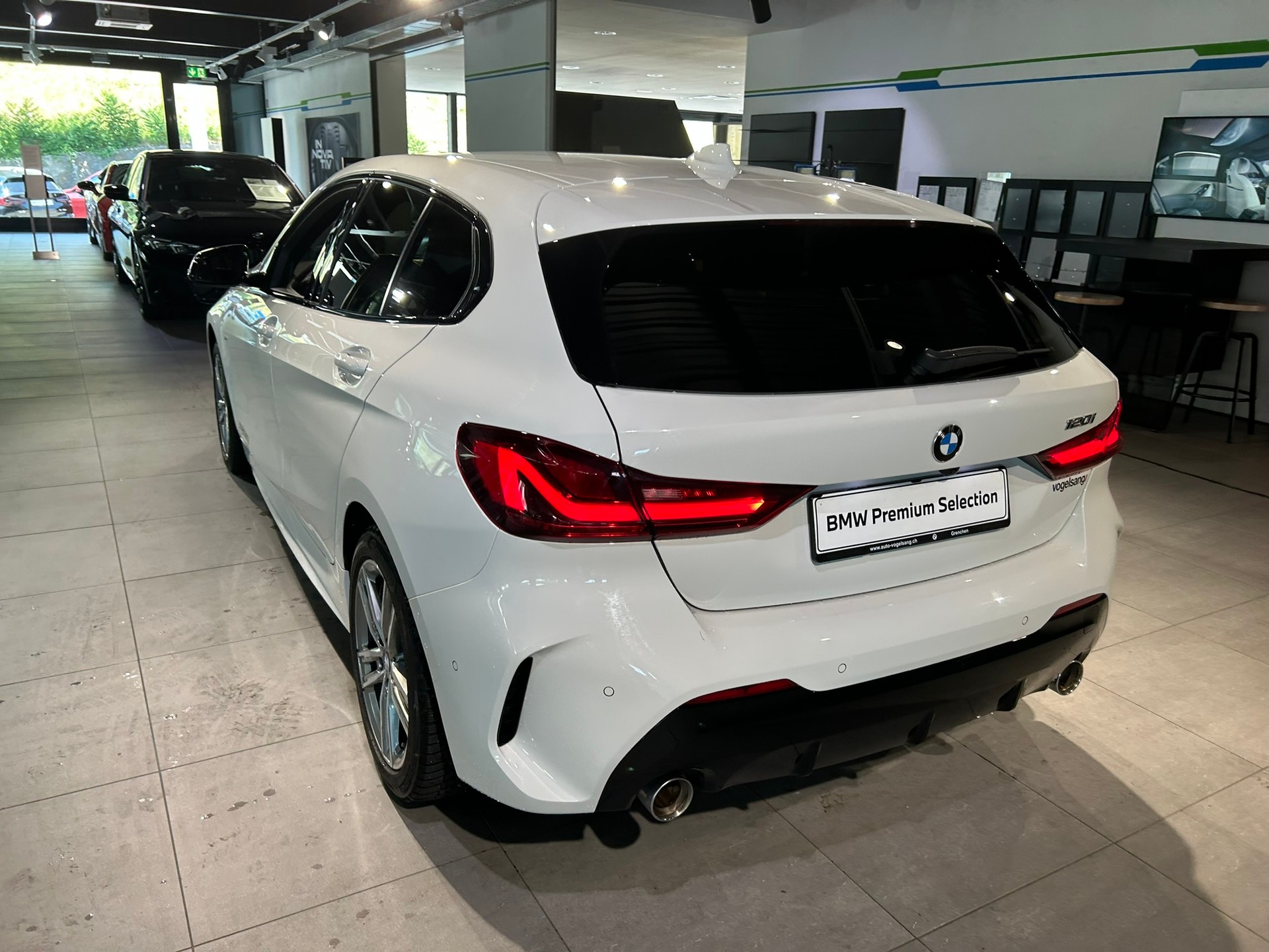 BMW 120i Pure M Sport Steptronic-image-11