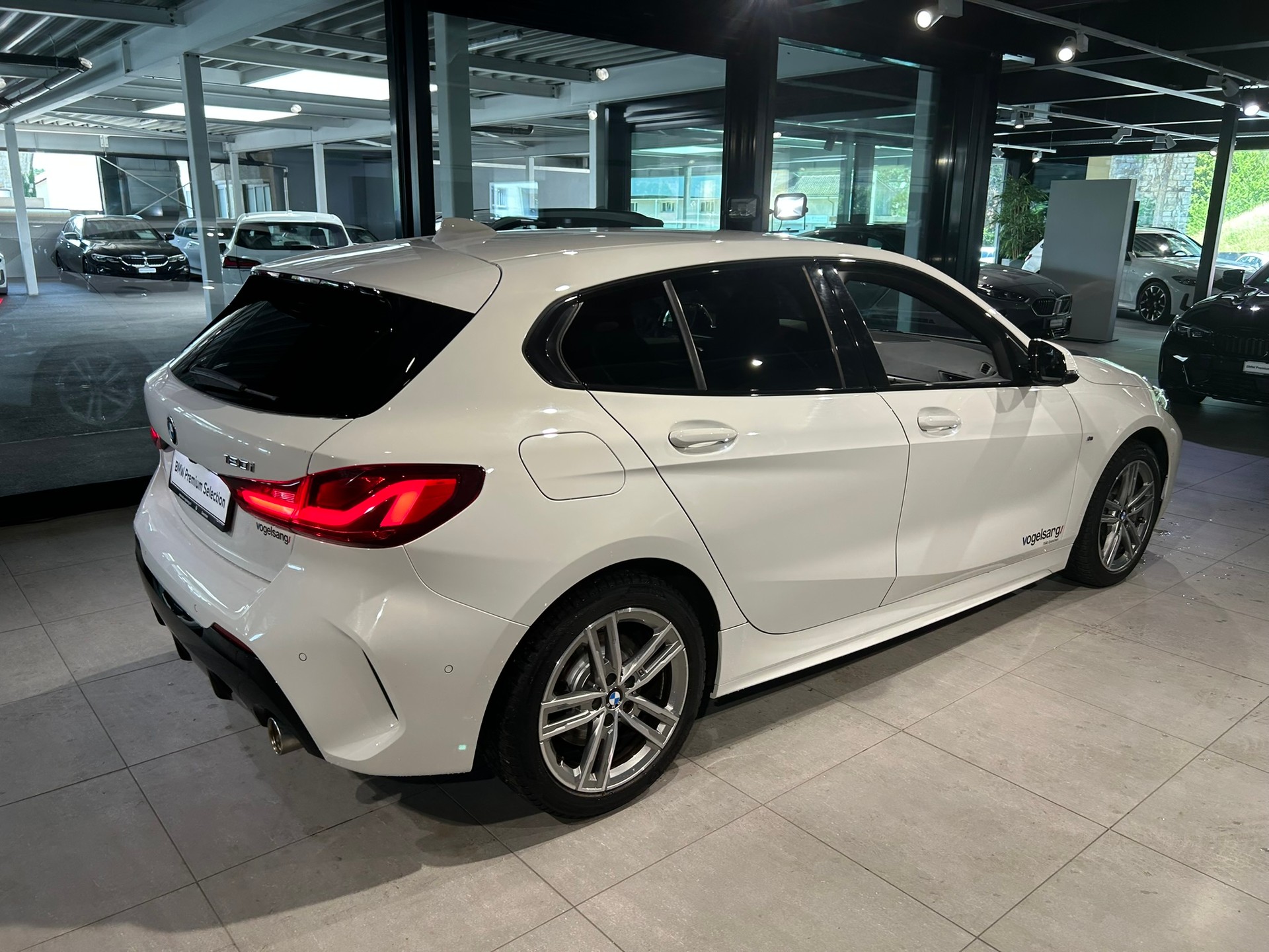 BMW 120i Pure M Sport Steptronic-image-7