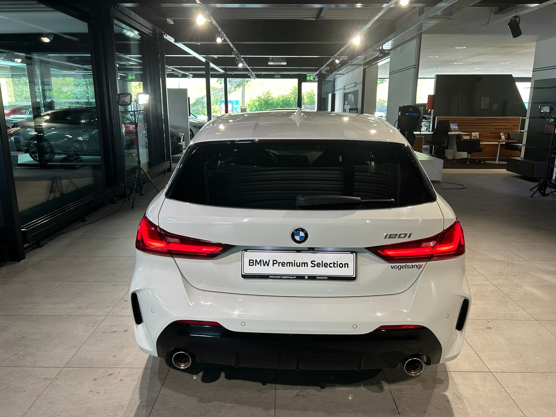 BMW 120i Pure M Sport Steptronic-image-12