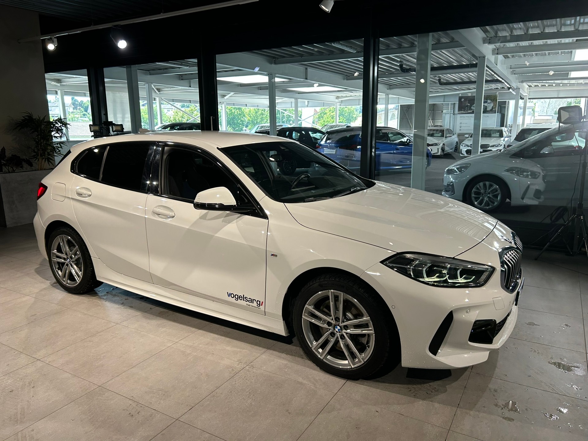 BMW 120i Pure M Sport Steptronic-image-0