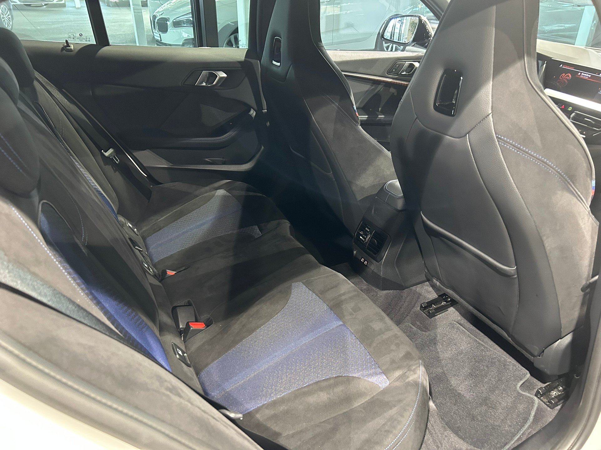 BMW 120i Pure M Sport Steptronic-image-30