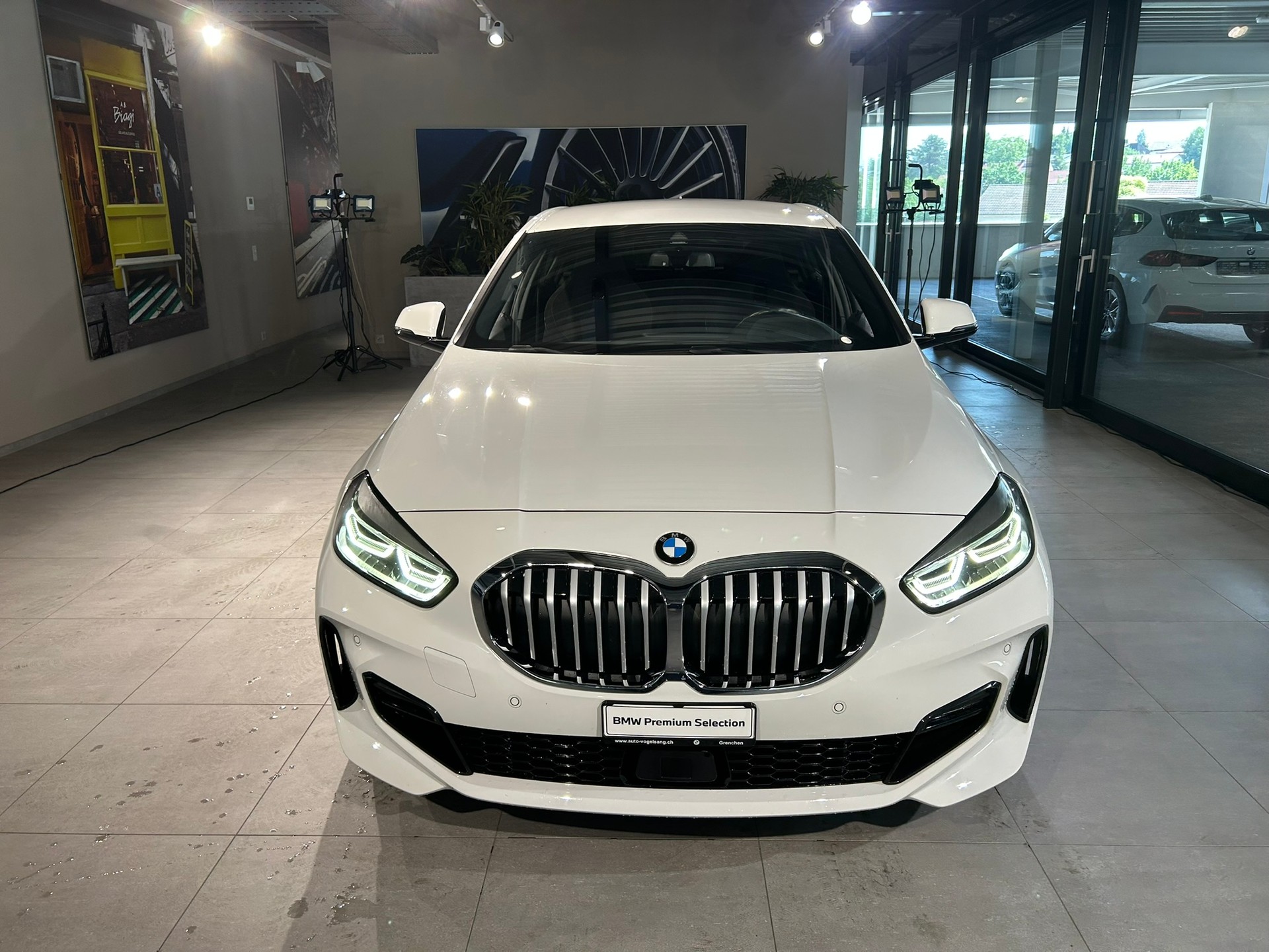 BMW 120i Pure M Sport Steptronic-image-3