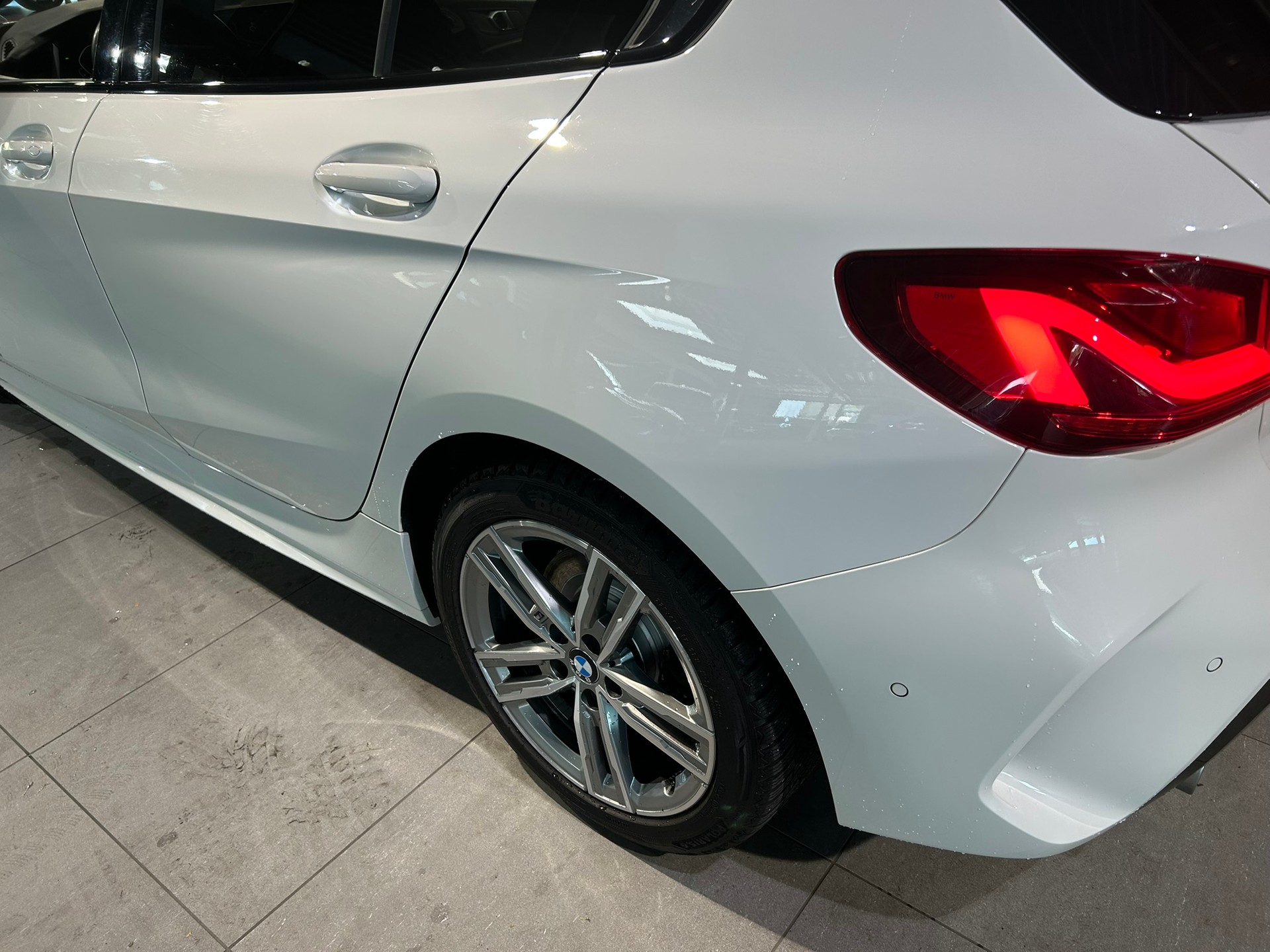 BMW 120i Pure M Sport Steptronic-image-17