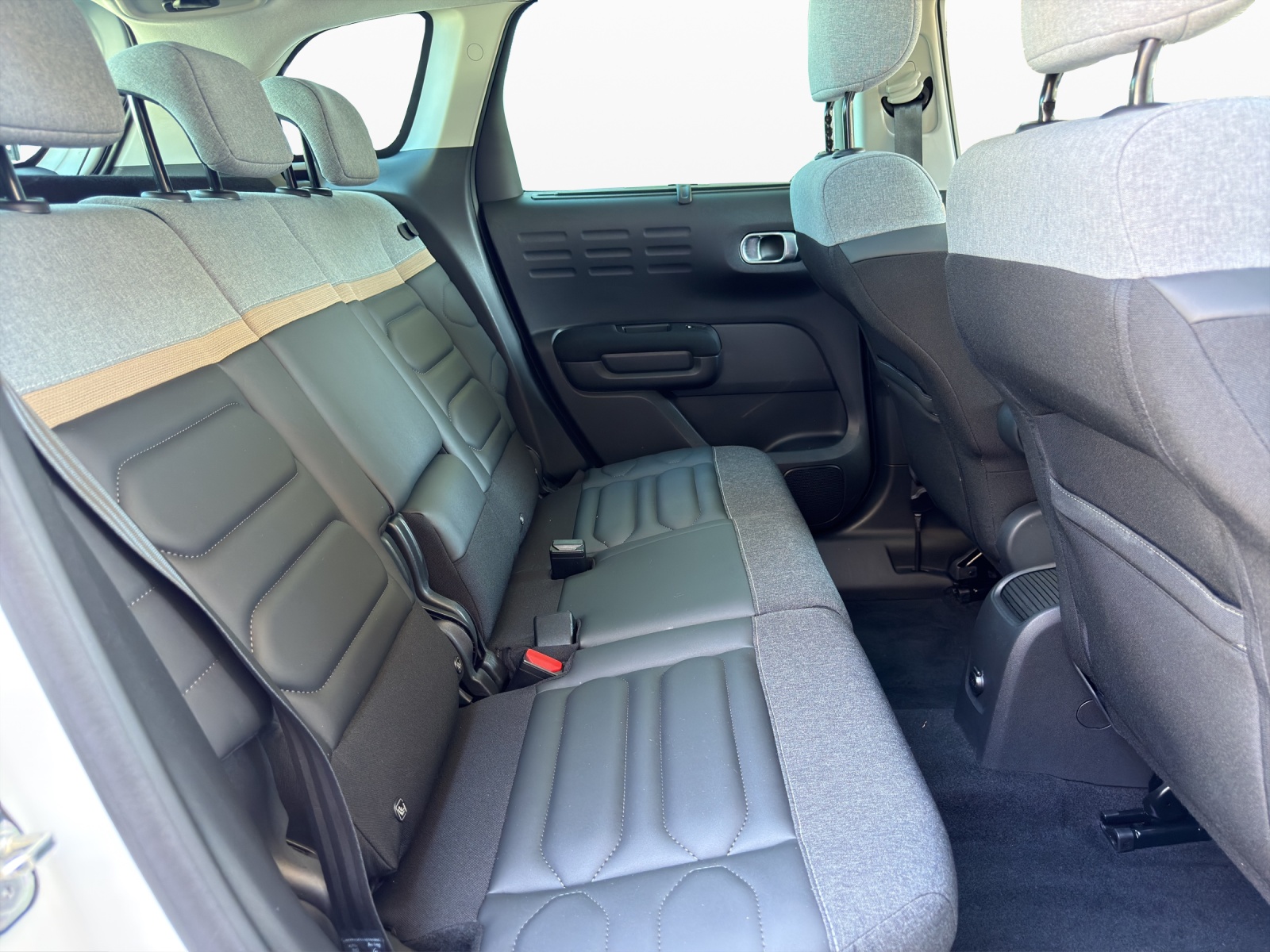 CITROEN C3 Aircross 1.2i PureTech Shine Pack EAT6-image-18