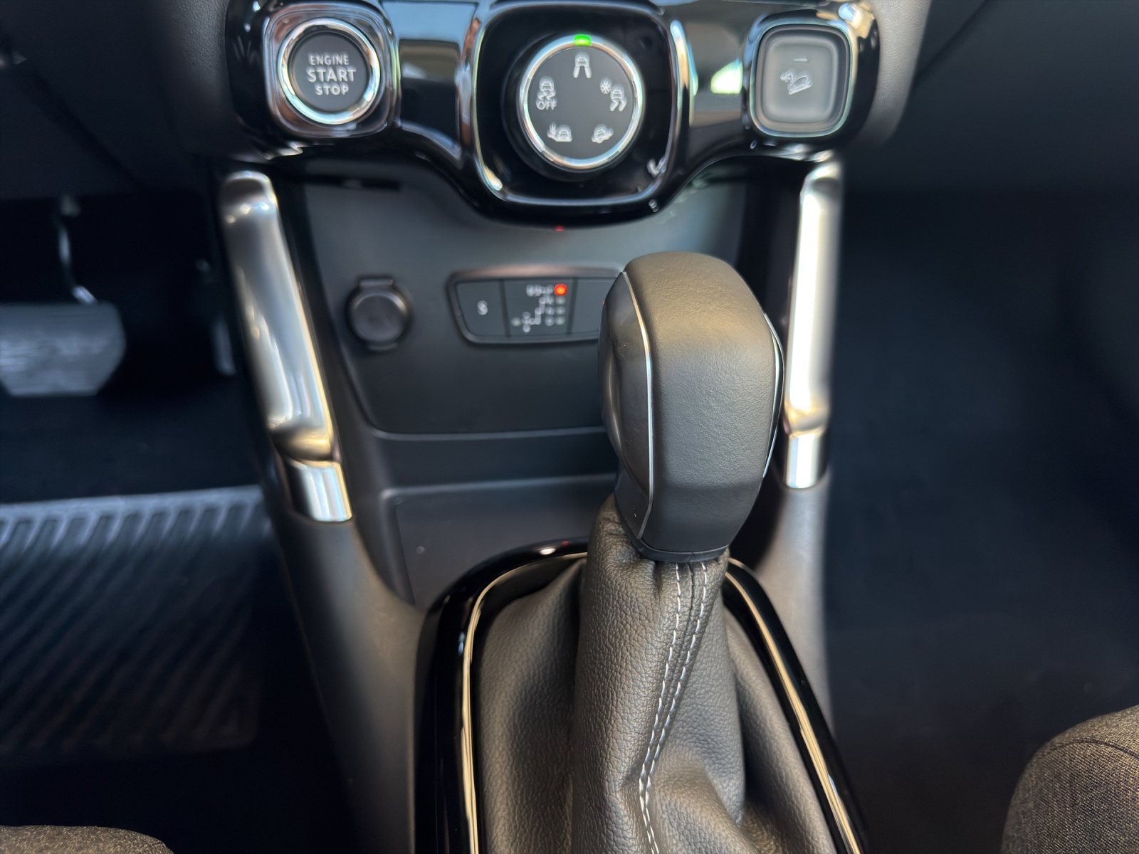 CITROEN C3 Aircross 1.2i PureTech Shine Pack EAT6-image-22