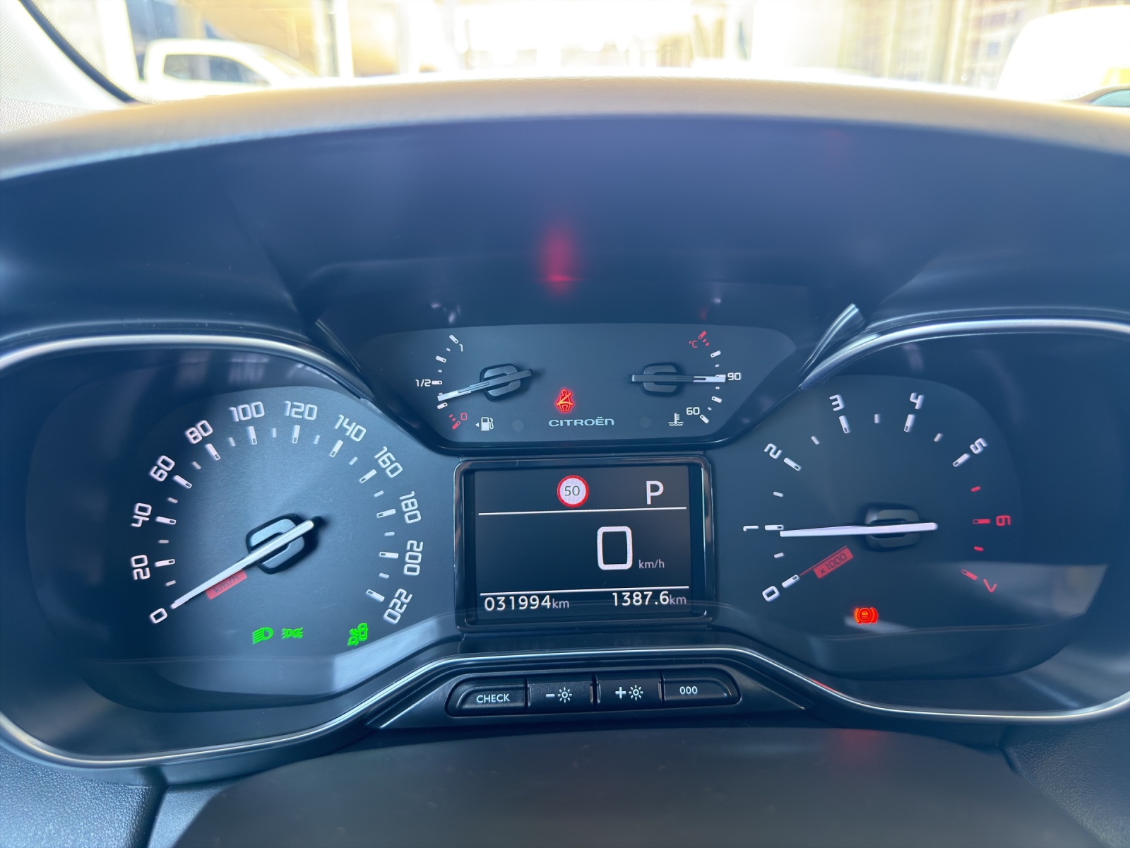 CITROEN C3 Aircross 1.2i PureTech Shine Pack EAT6-image-21