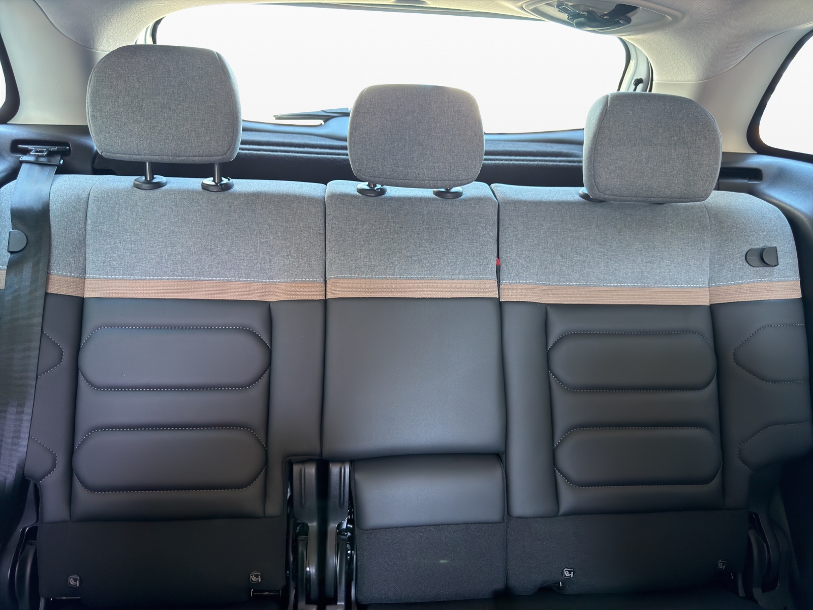 CITROEN C3 Aircross 1.2i PureTech Shine Pack EAT6-image-17
