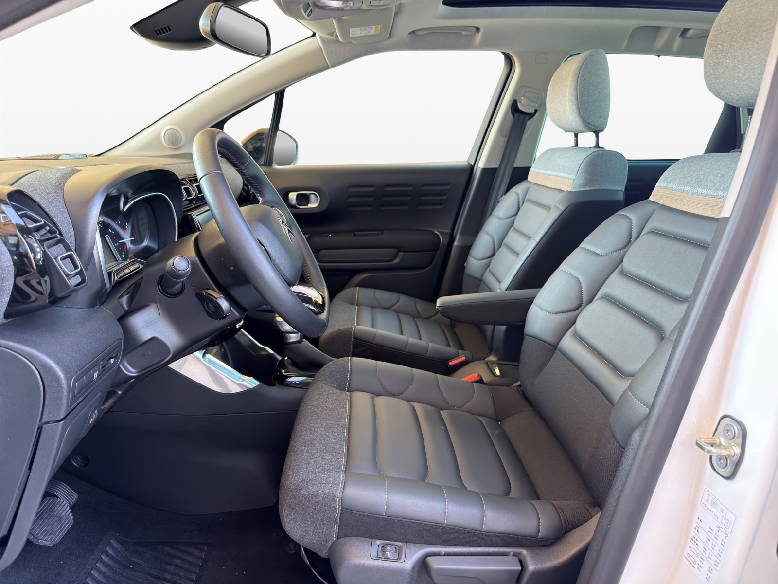 CITROEN C3 Aircross 1.2i PureTech Shine Pack EAT6-image-8