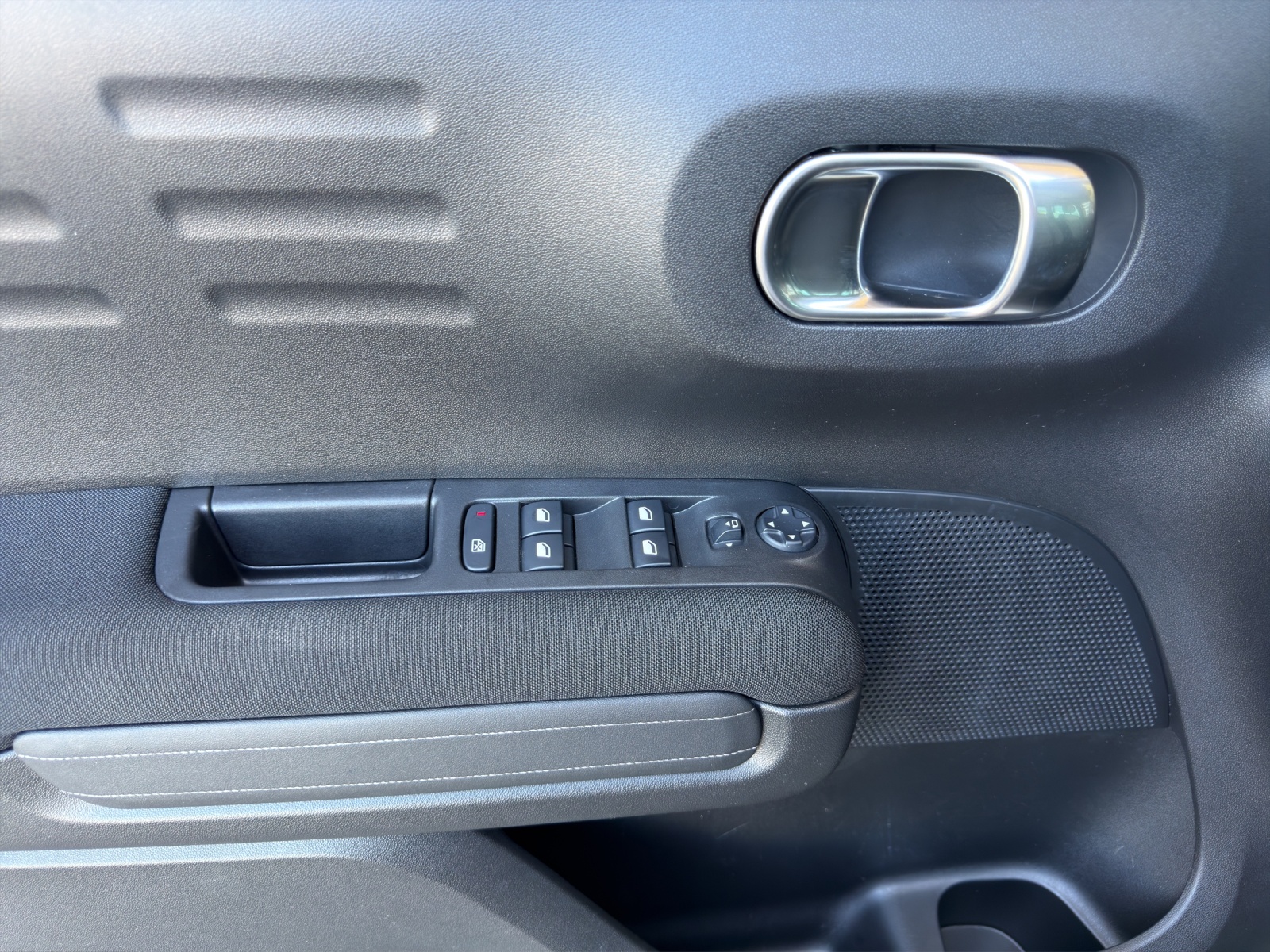 CITROEN C3 Aircross 1.2i PureTech Shine Pack EAT6-image-9