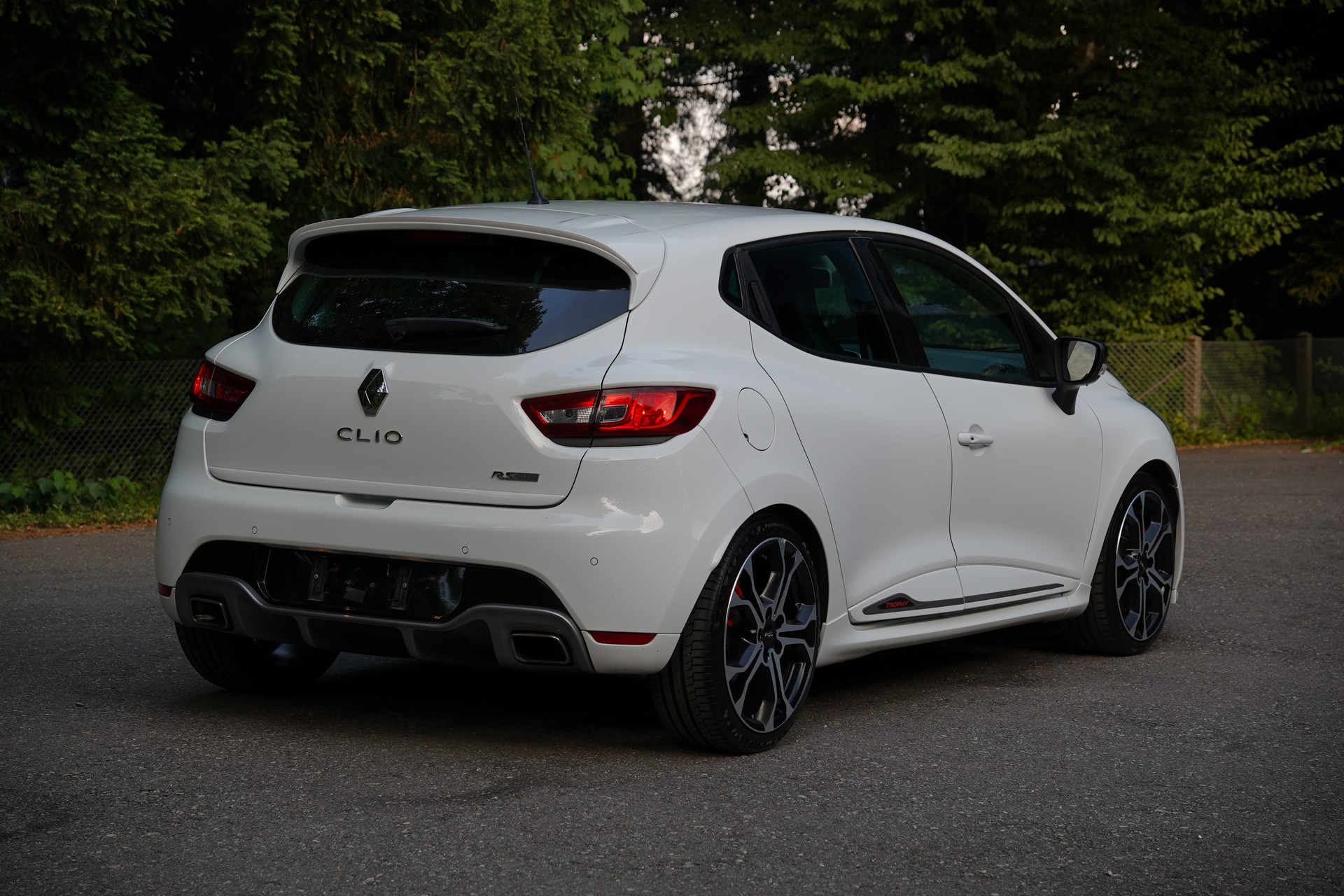 RENAULT Clio 1.6 T RS 220 Trophy EDC-image-2