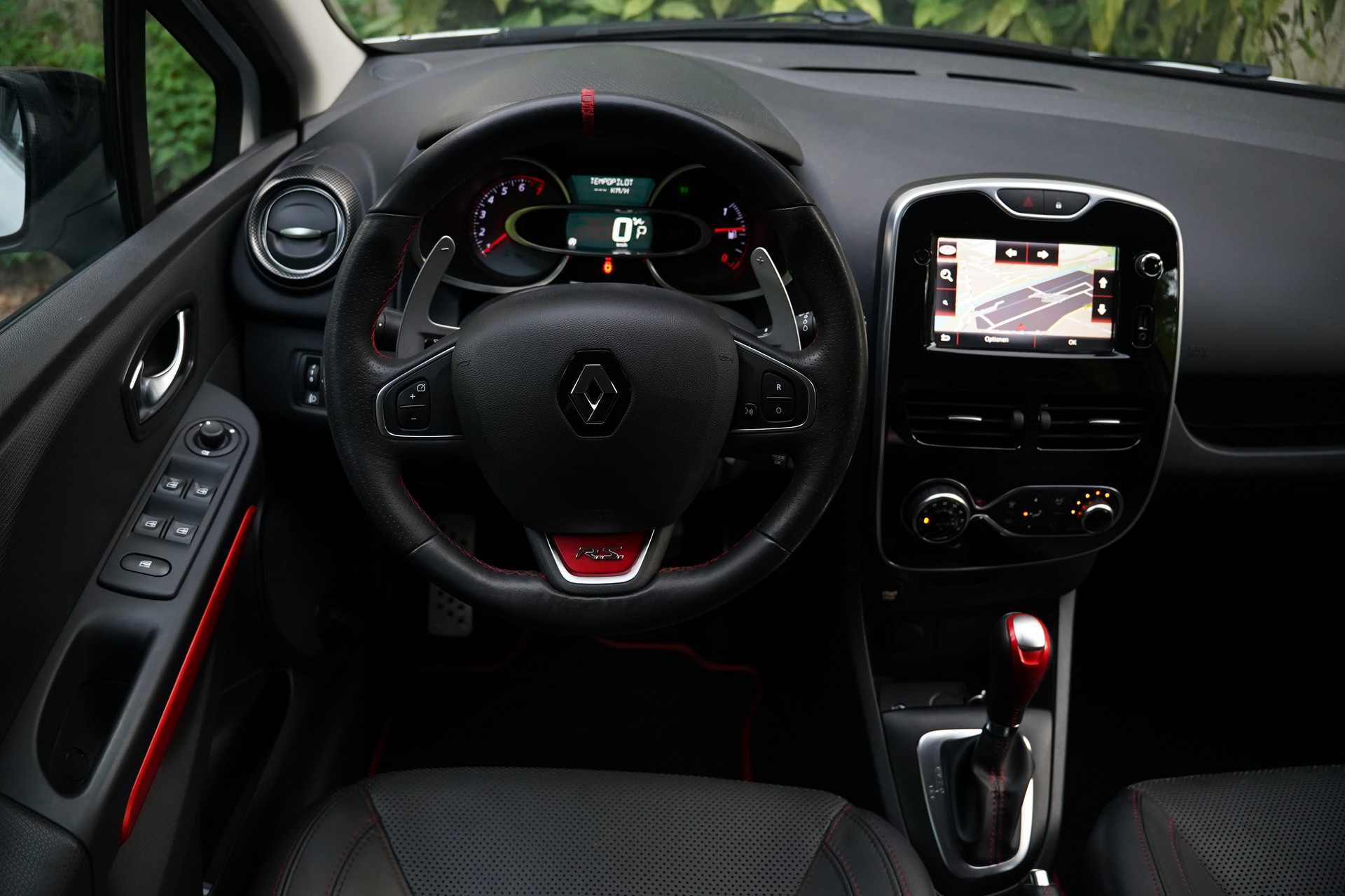 RENAULT Clio 1.6 T RS 220 Trophy EDC-image-24