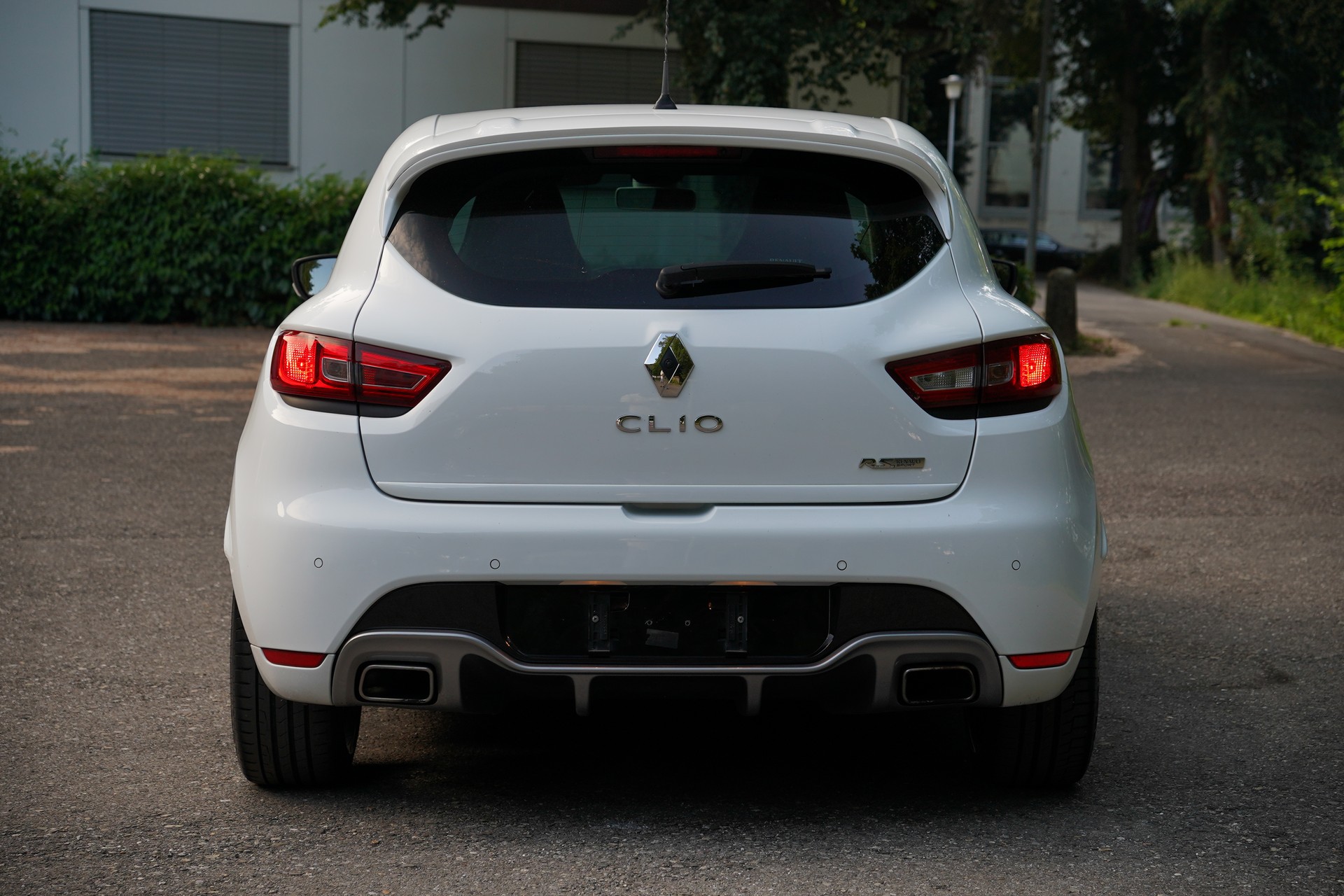RENAULT Clio 1.6 T RS 220 Trophy EDC-image-3