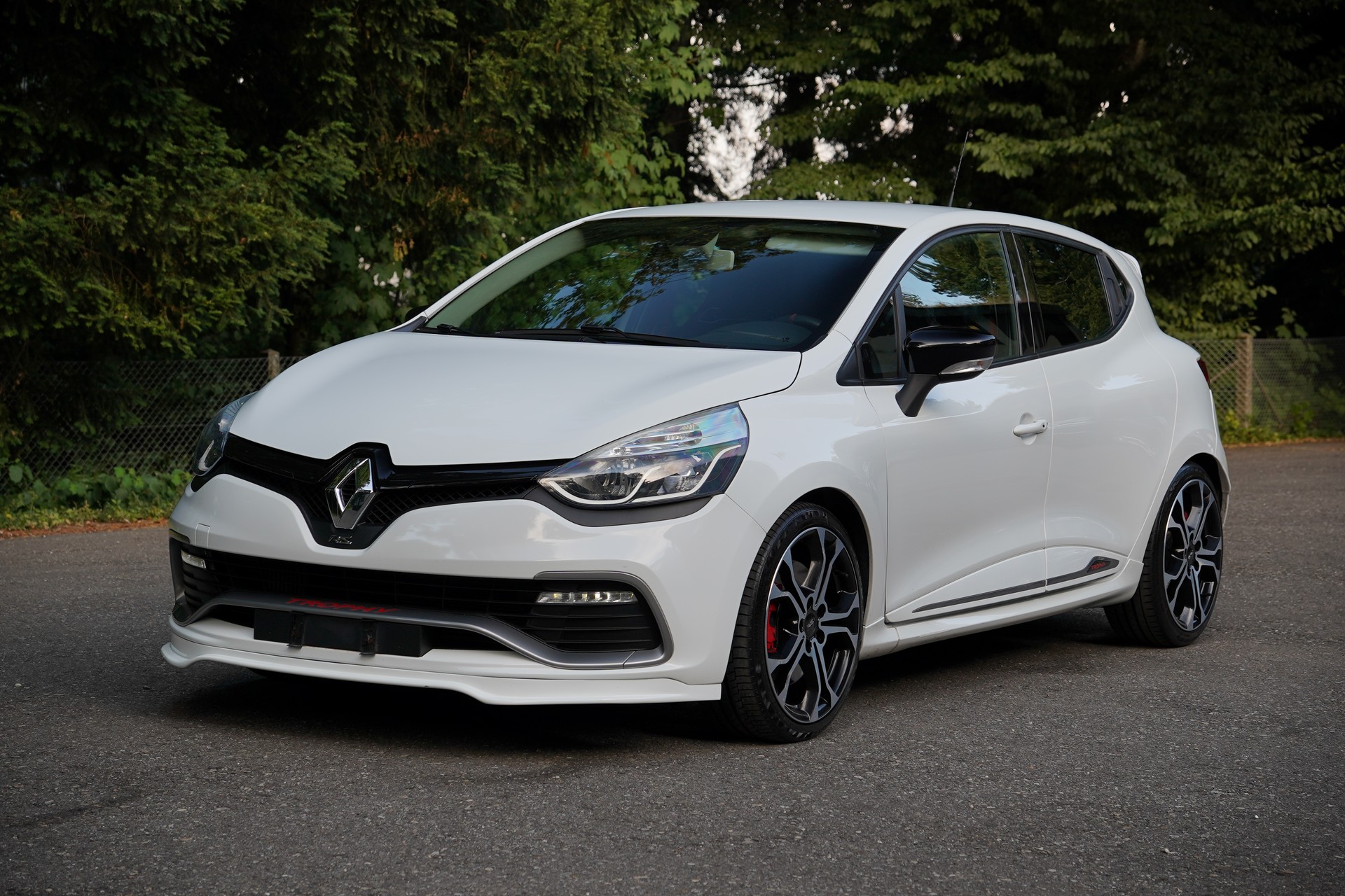 RENAULT Clio 1.6 T RS 220 Trophy EDC-image-6