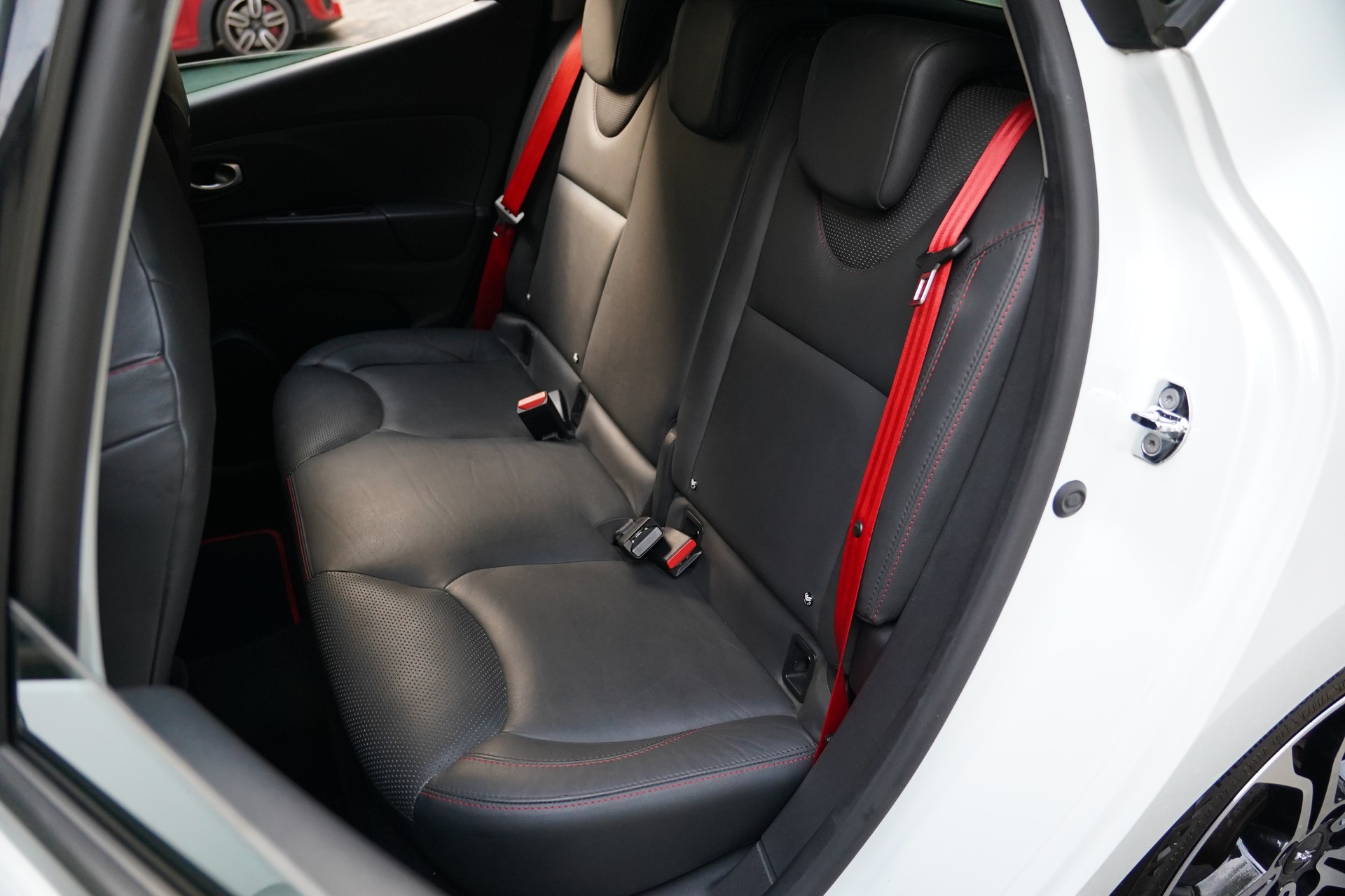 RENAULT Clio 1.6 T RS 220 Trophy EDC-image-19