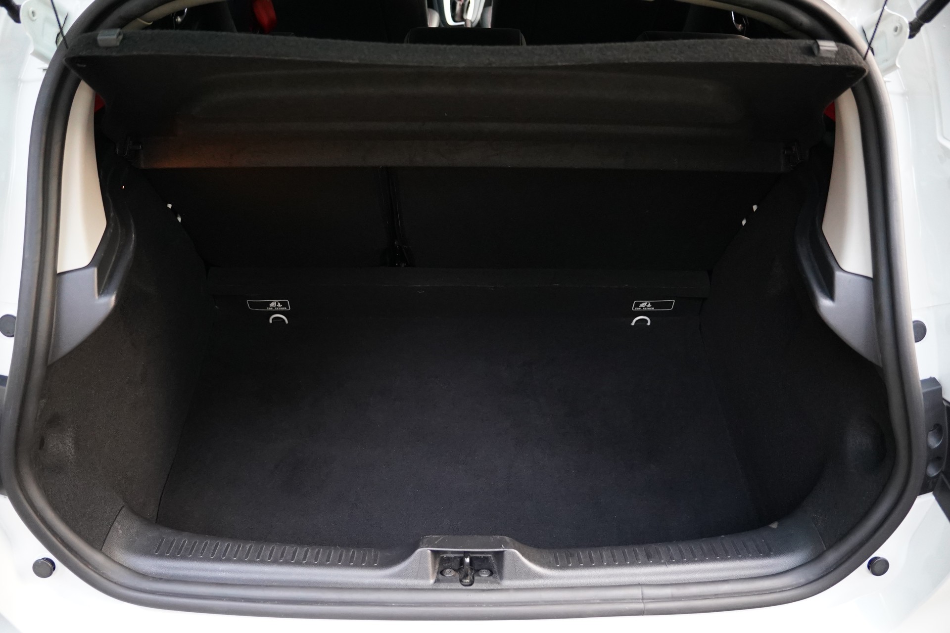 RENAULT Clio 1.6 T RS 220 Trophy EDC-image-31
