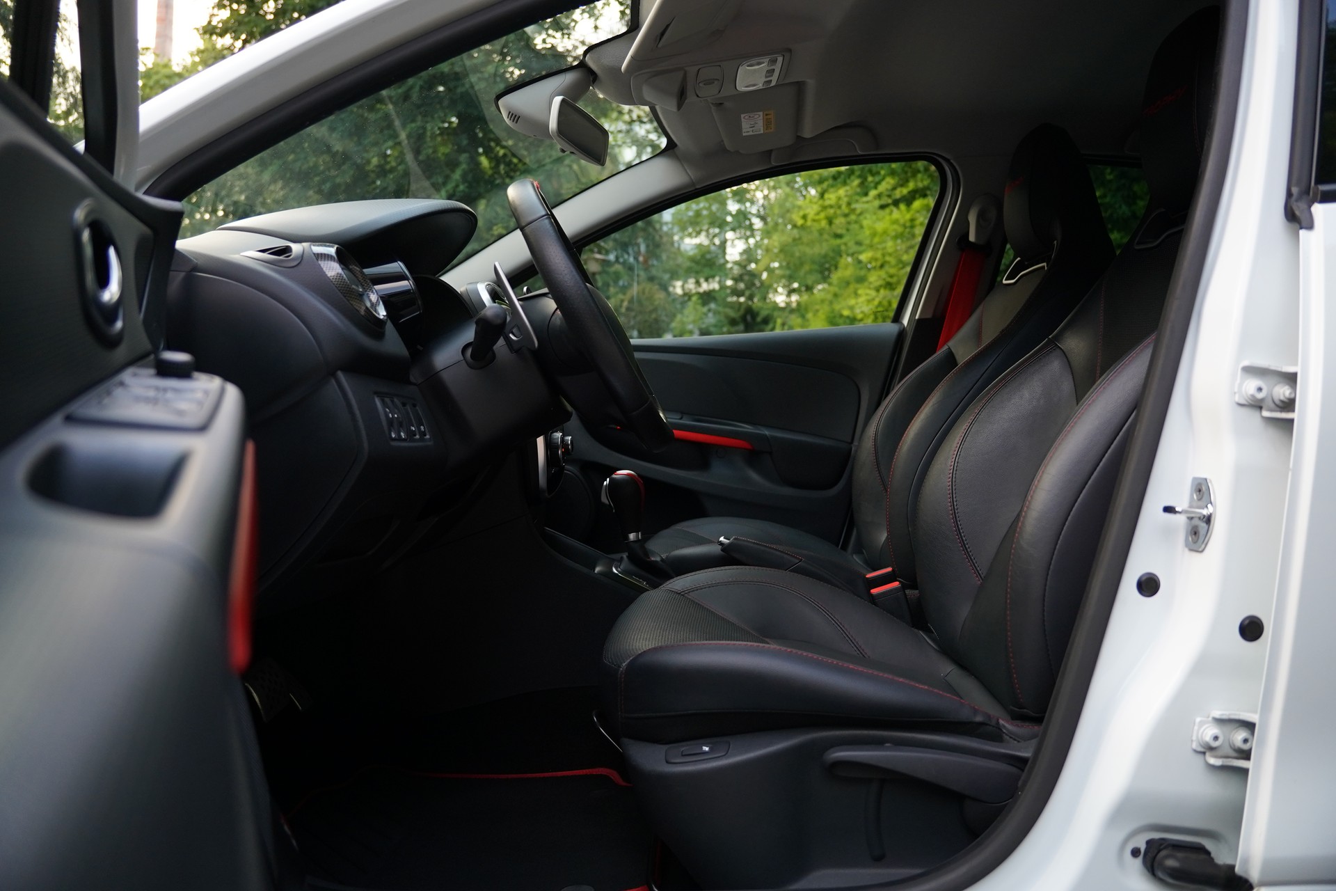 RENAULT Clio 1.6 T RS 220 Trophy EDC-image-14